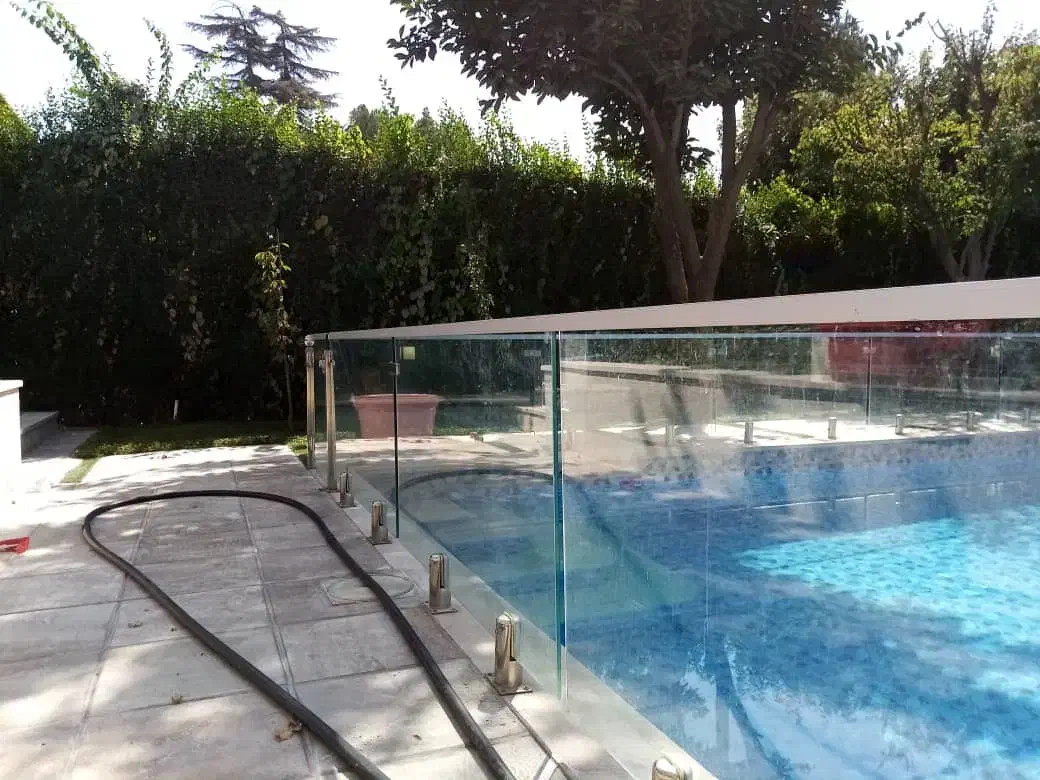 نصب شیشه و سکوریت و پارتیشن بندی|خدمات پیشه و مهارت|قشم, |دیوار