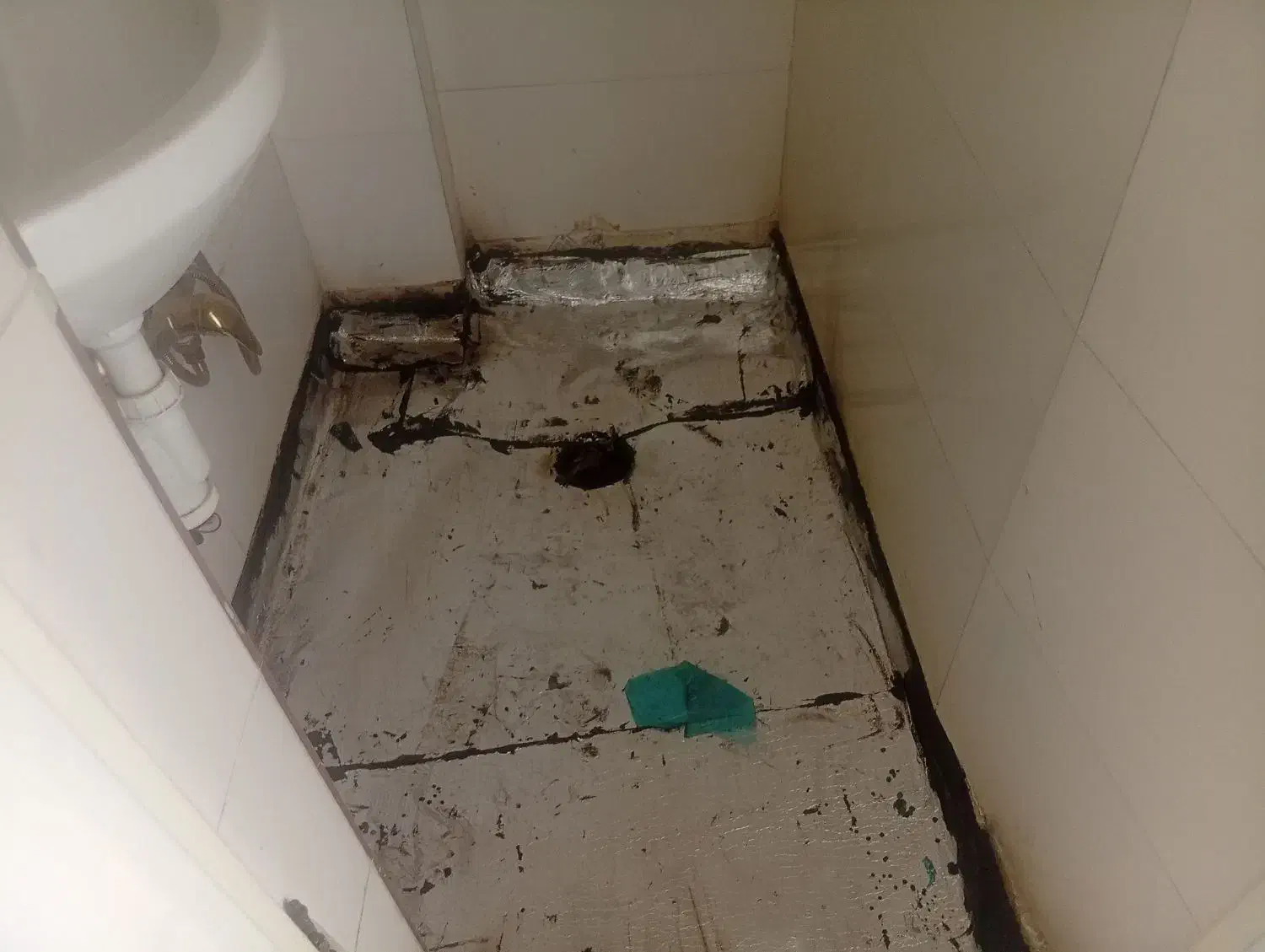 تشخیص ترکیدگی لوله ونم لوله کشی بنای ترمیم لوله|خدمات پیشه و مهارت|تهران, منیریه|دیوار