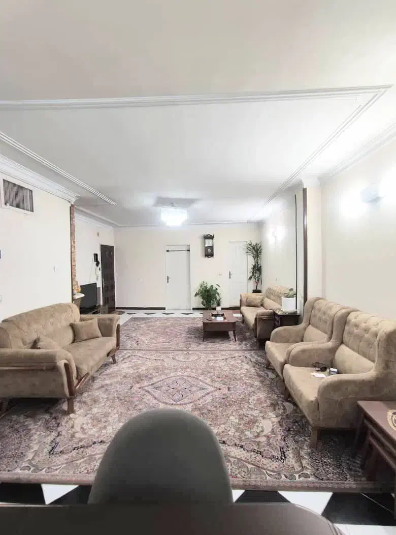 ۷۰ متر دو خواب با پارکینگ و انباری