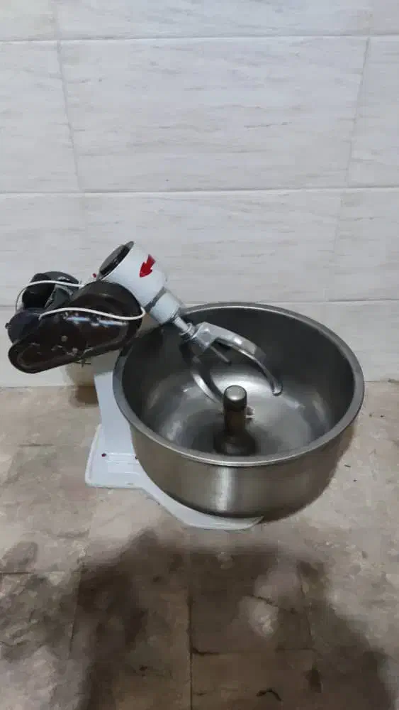 دستگاه خمیرکن ۴۰ کیلویی|فروشگاه و مغازه|شاهین‌شهر, خانه کارگر|دیوار