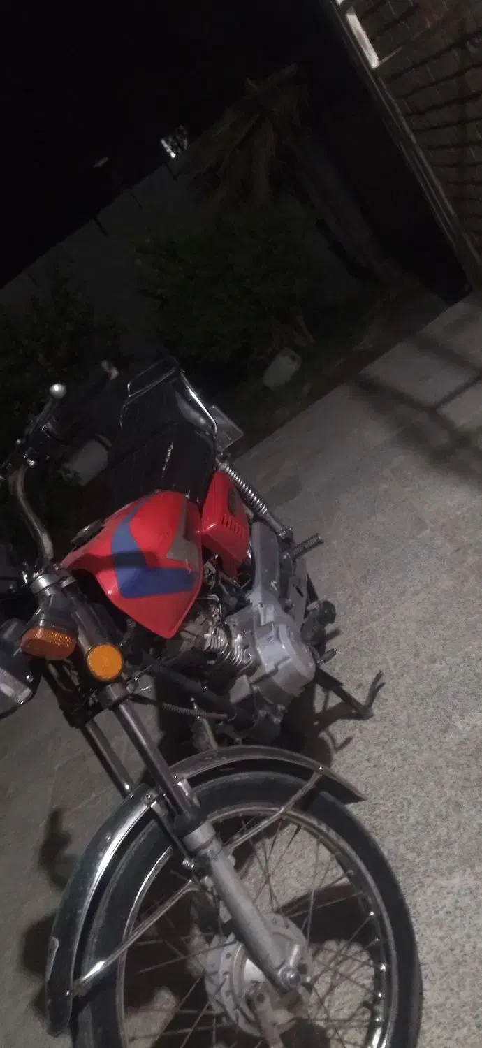 طاها|موتورسیکلت|قلعه گنج, |دیوار