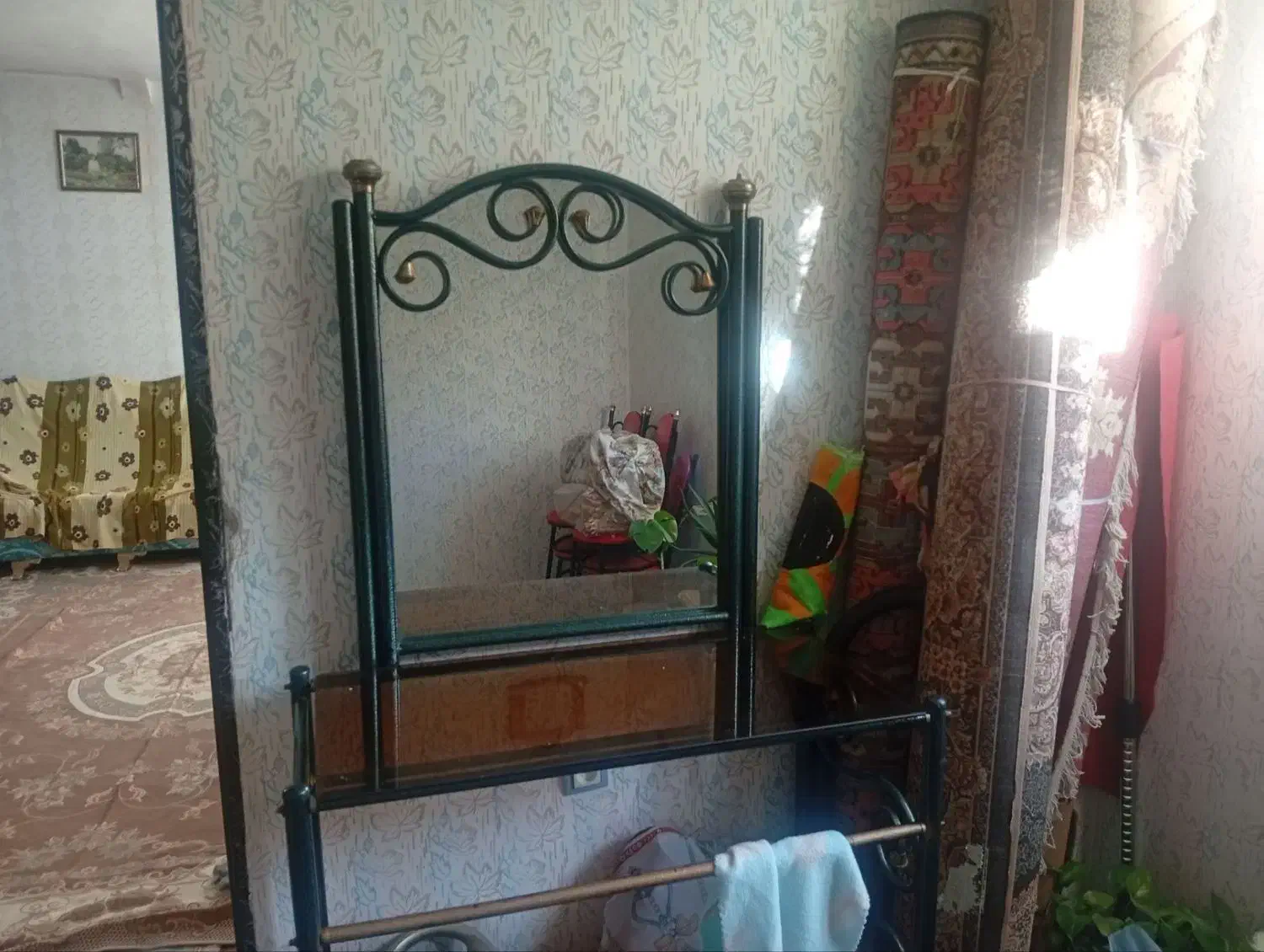 اینه آرایشی|آینه|خوی, |دیوار