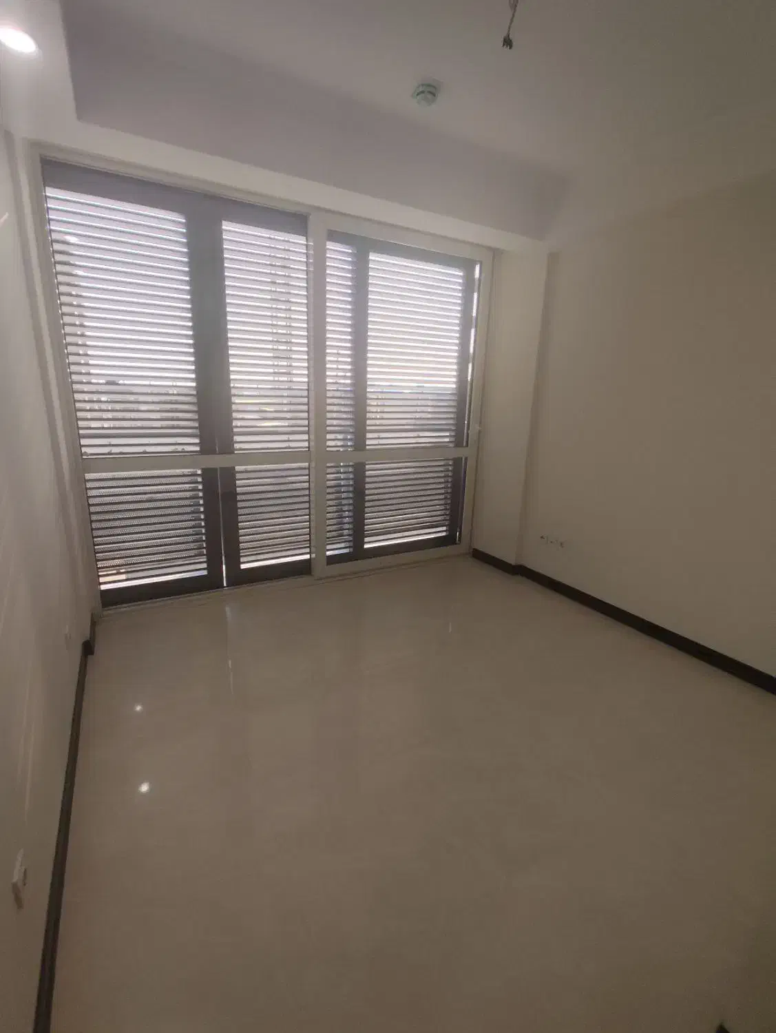 آپارتمان ۱۱۰متری دو خوابه فردوس برج افق اکباتان