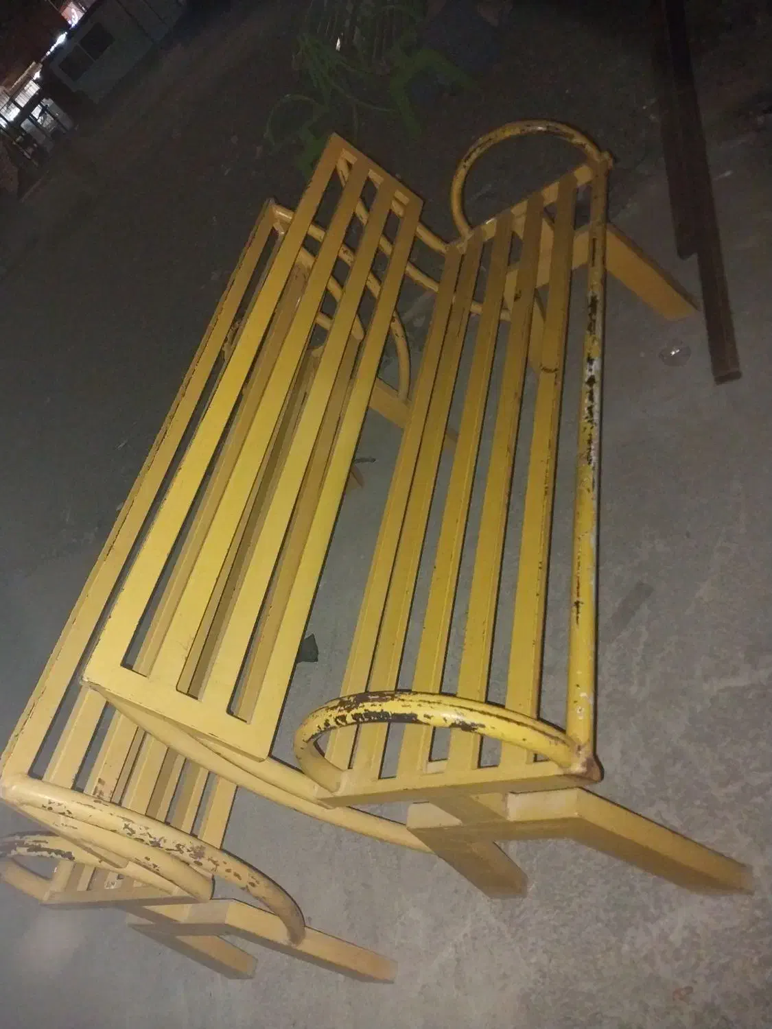 نیمکت آهنی در حد نو|صندلی و نیمکت|ایرانشهر, |دیوار