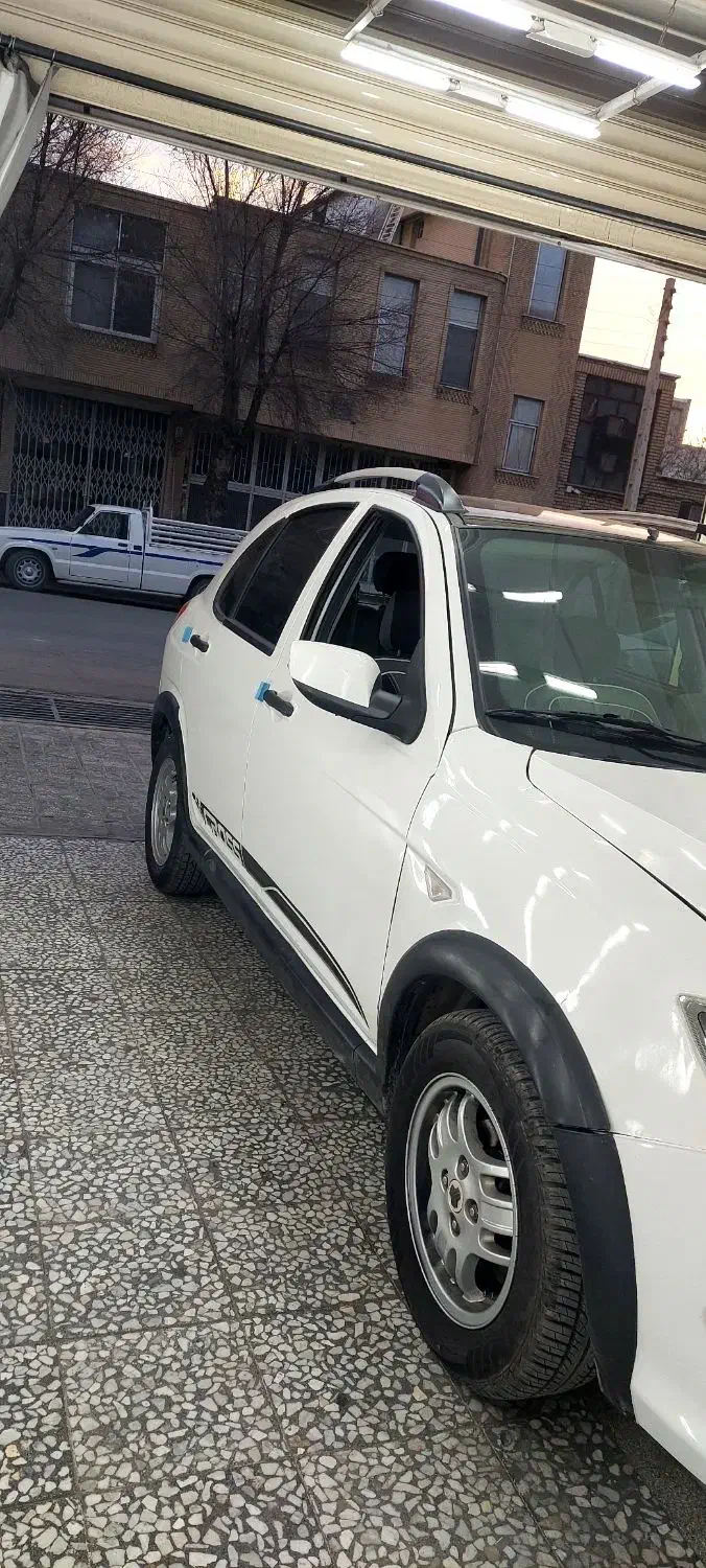 کوییک سفیدمشکی مدل۹۹|خودرو سواری و وانت|بروجن, |دیوار