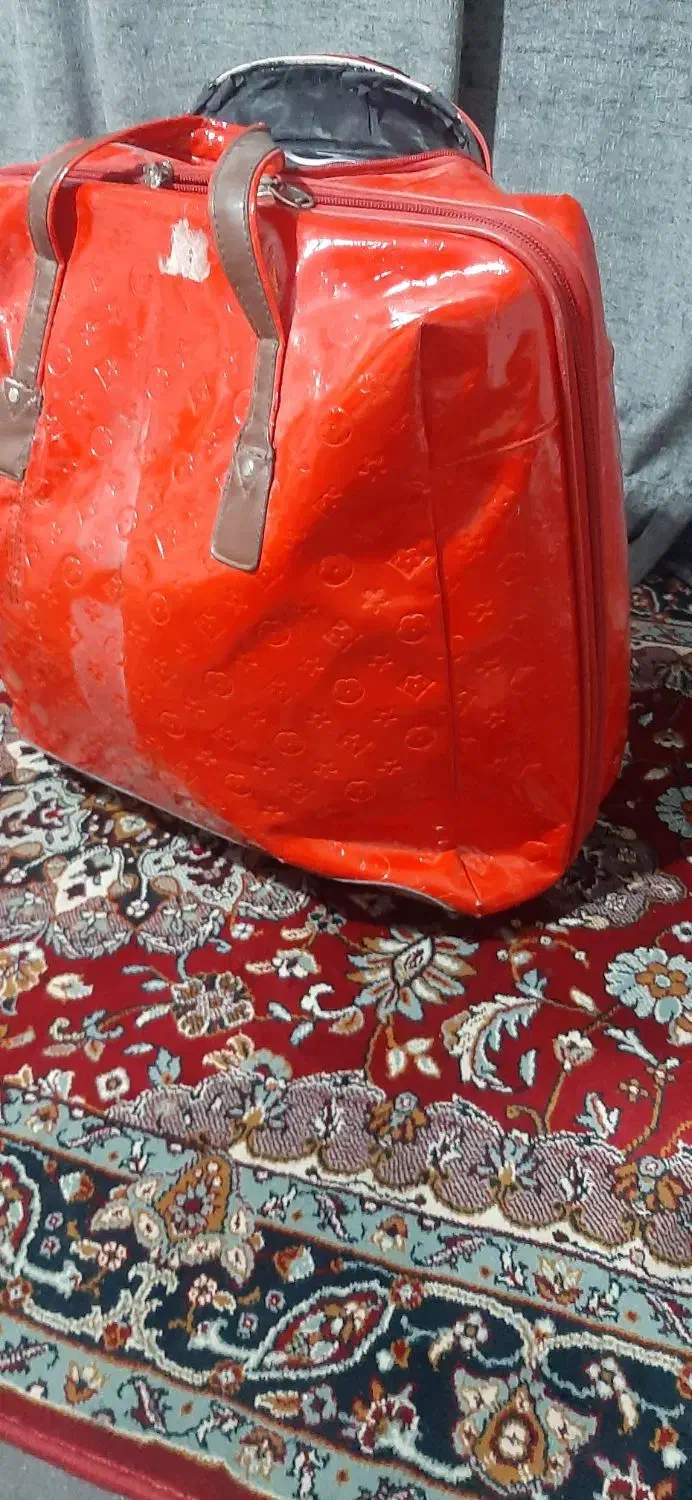 چمدان نیاز به تعمیر دارد  چرخ سالم|کیف، کفش، کمربند|شیراز, فرگاز|دیوار