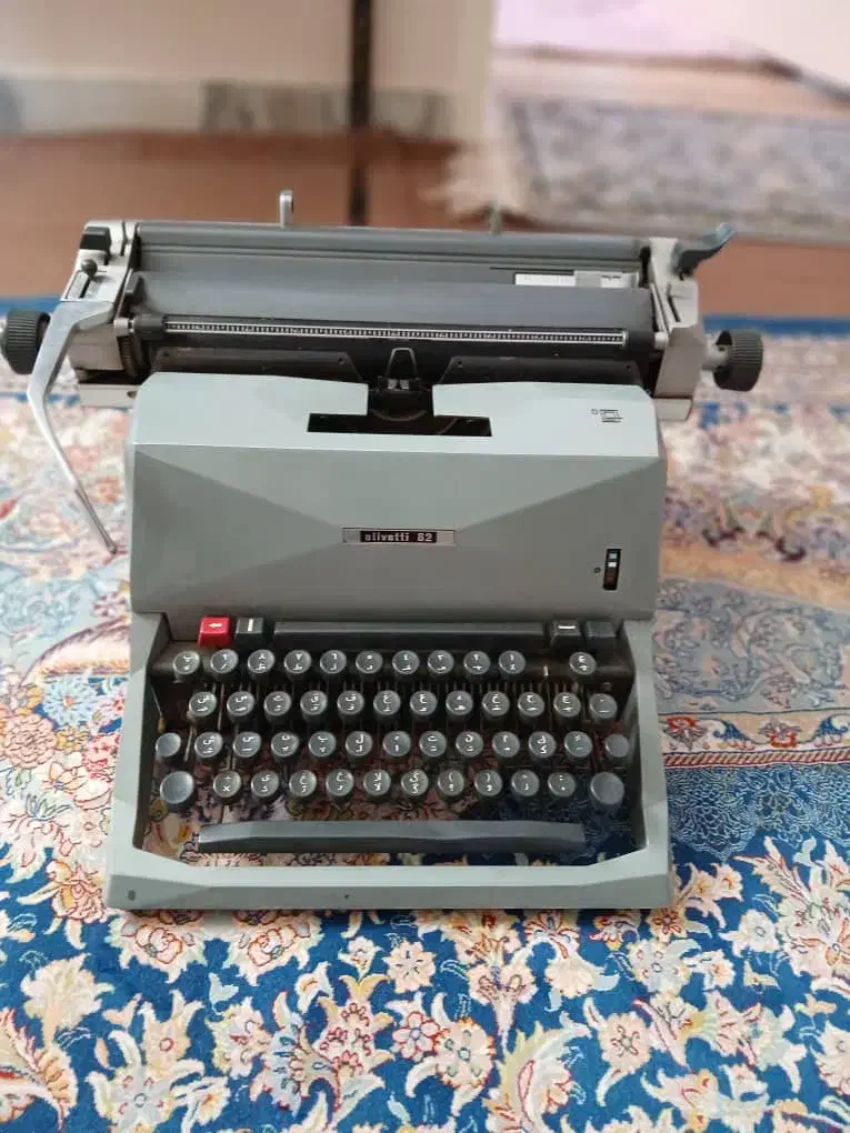 تایپیست قدیمی|کلکسیون اشیاء عتیقه|فردیس, شهرک شهید حسینی|دیوار