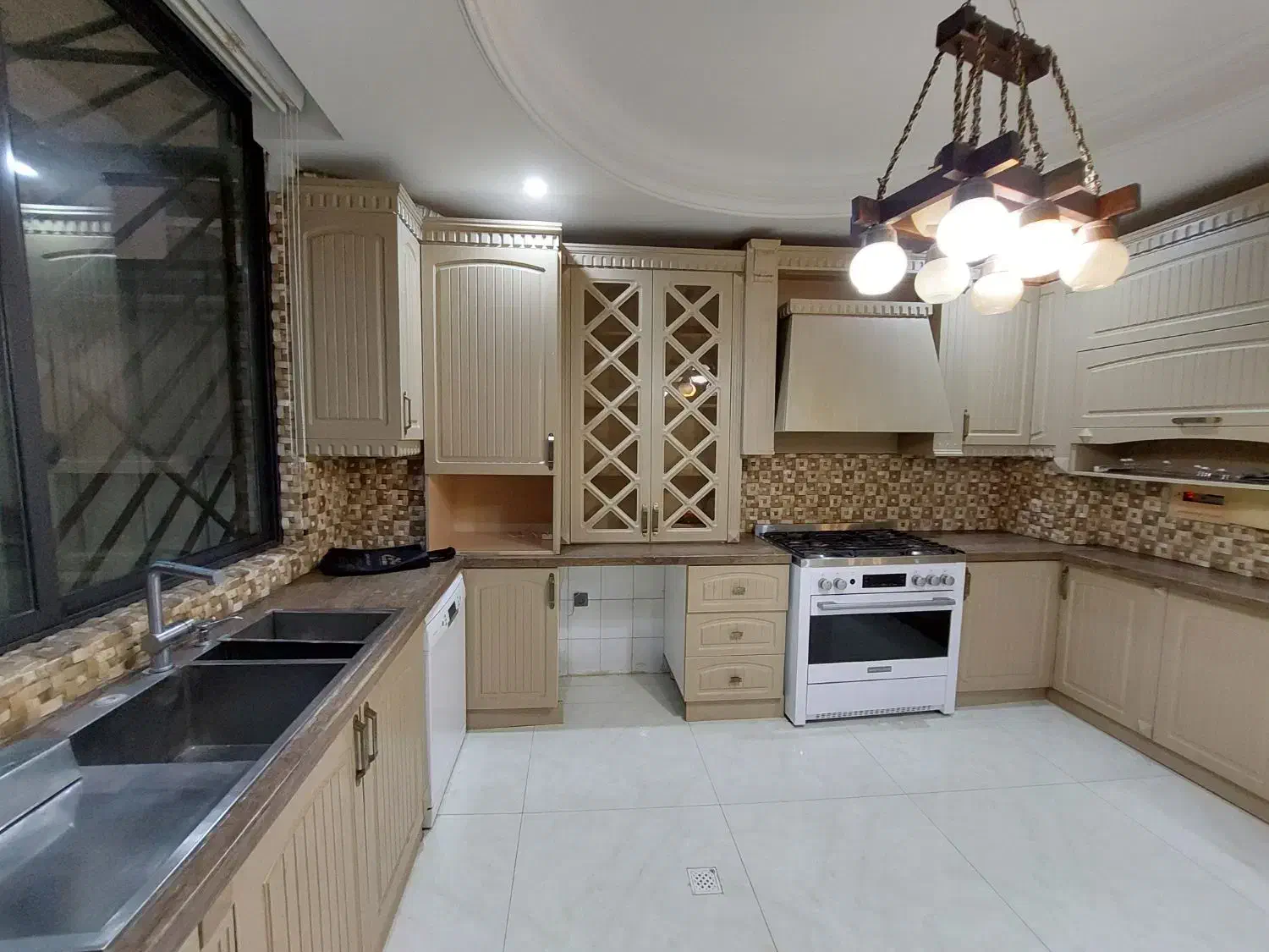 آپارتمان ۱۷۵ متر سه خواب/پاسداران گلستان