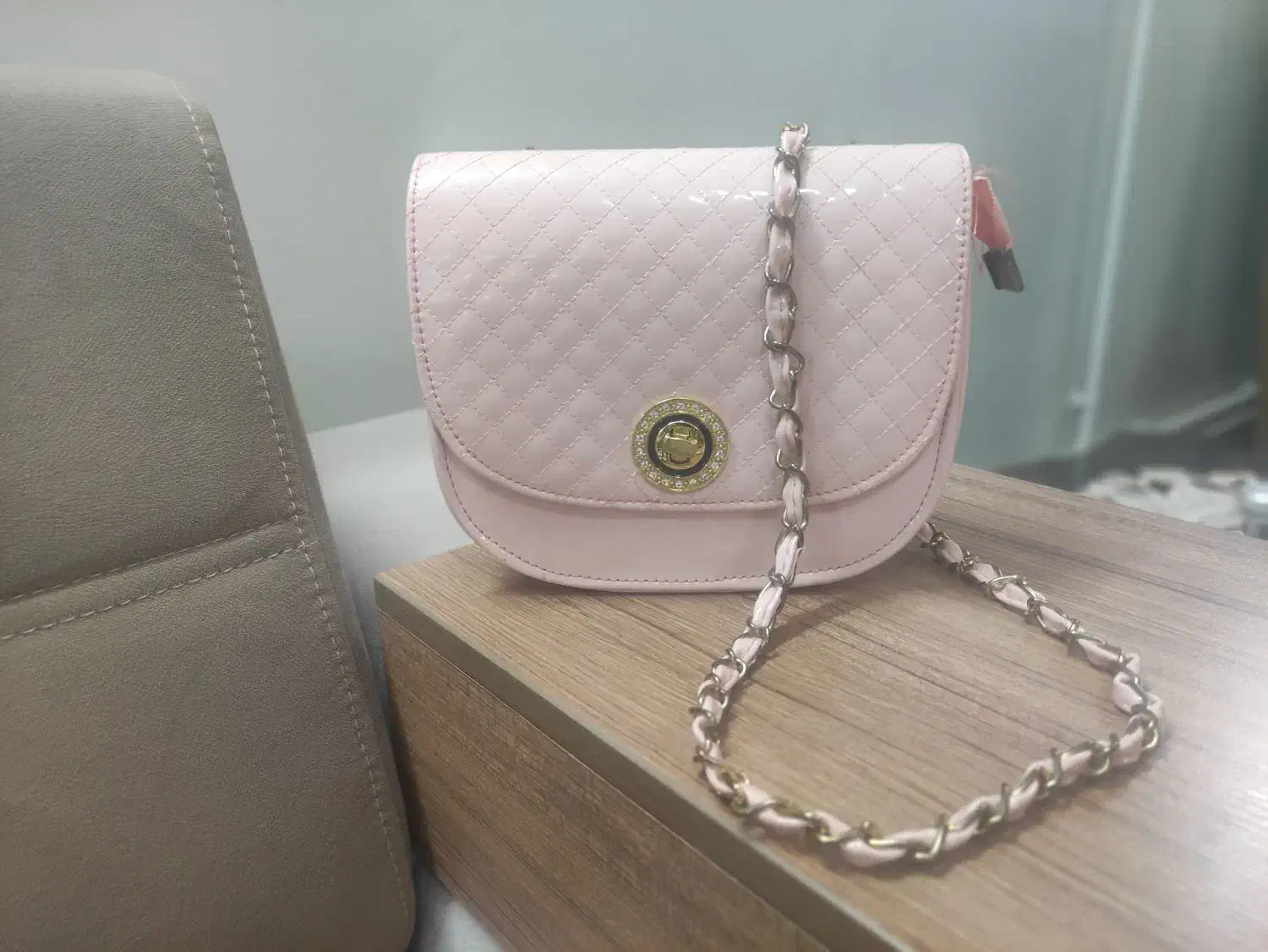 کیف|کیف، کفش، کمربند|زنجان, |دیوار