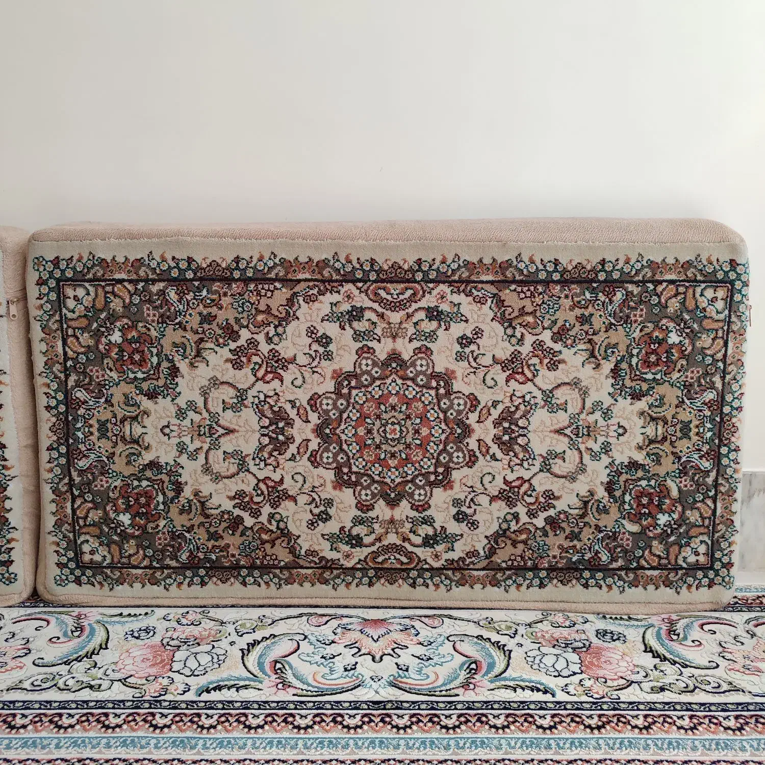 پشتی|پشتی|قم, وادی السلام|دیوار