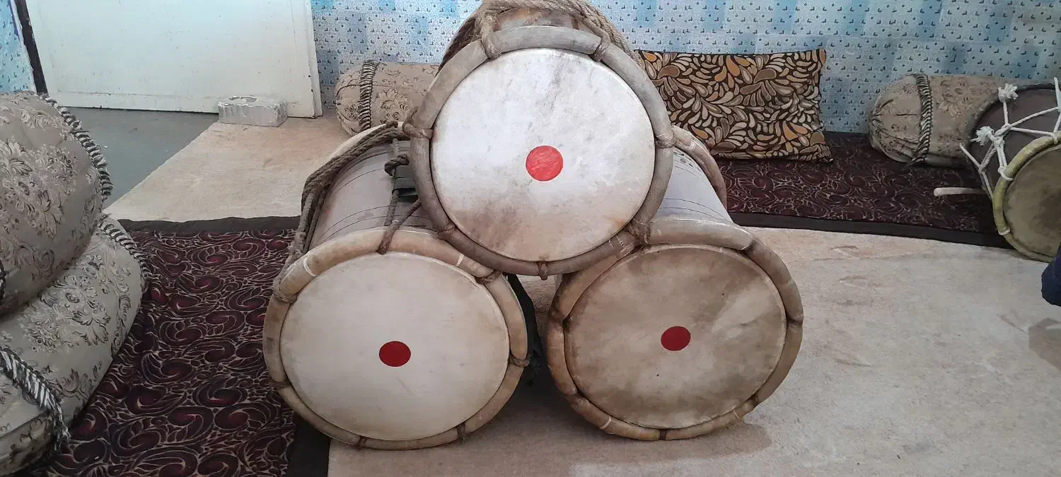 دمام چوب سرخ|سازهای سنتی|خورموج, |دیوار