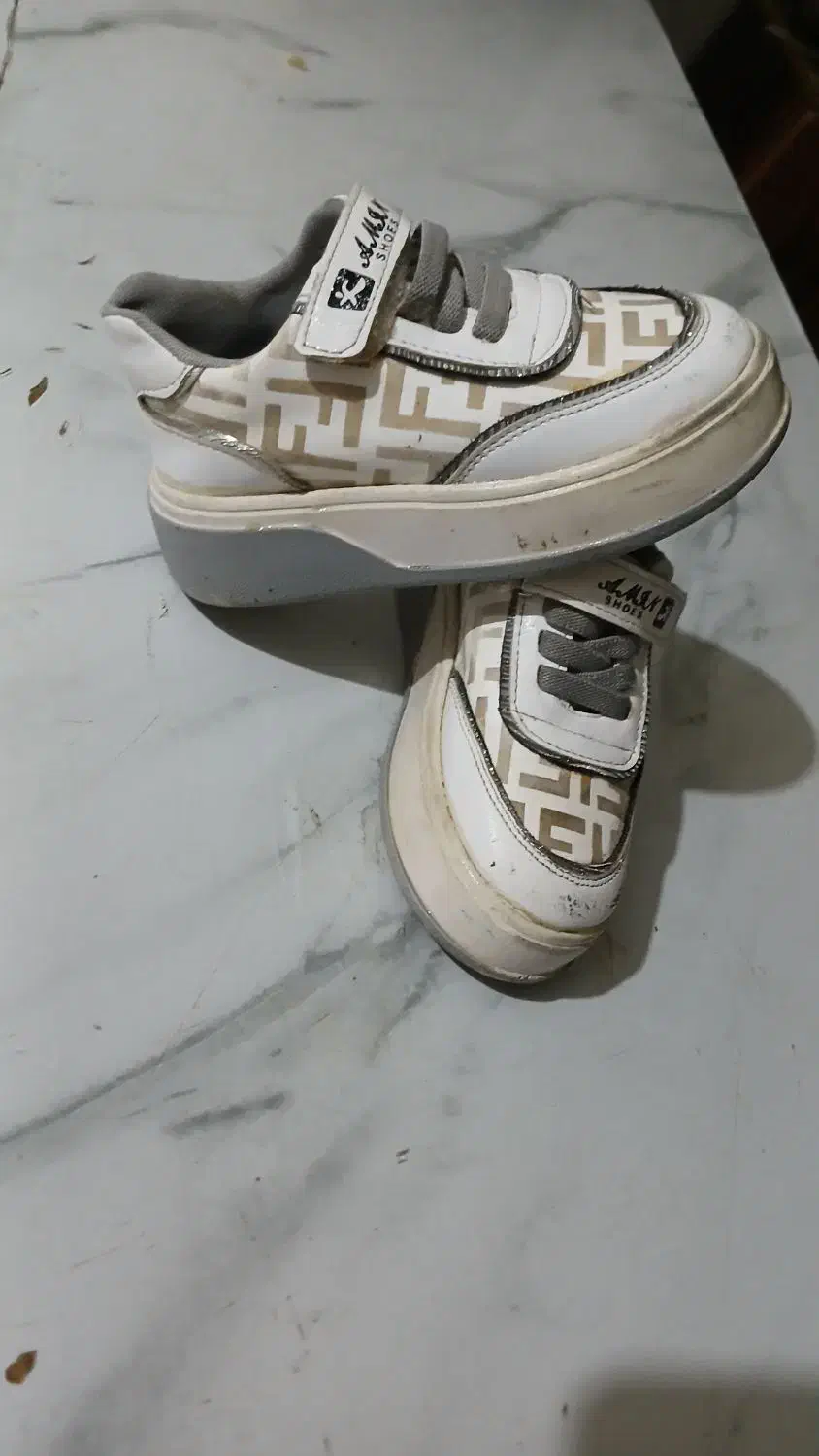 کفش بچه گانه|کفش و لباس بچه|مانه, |دیوار