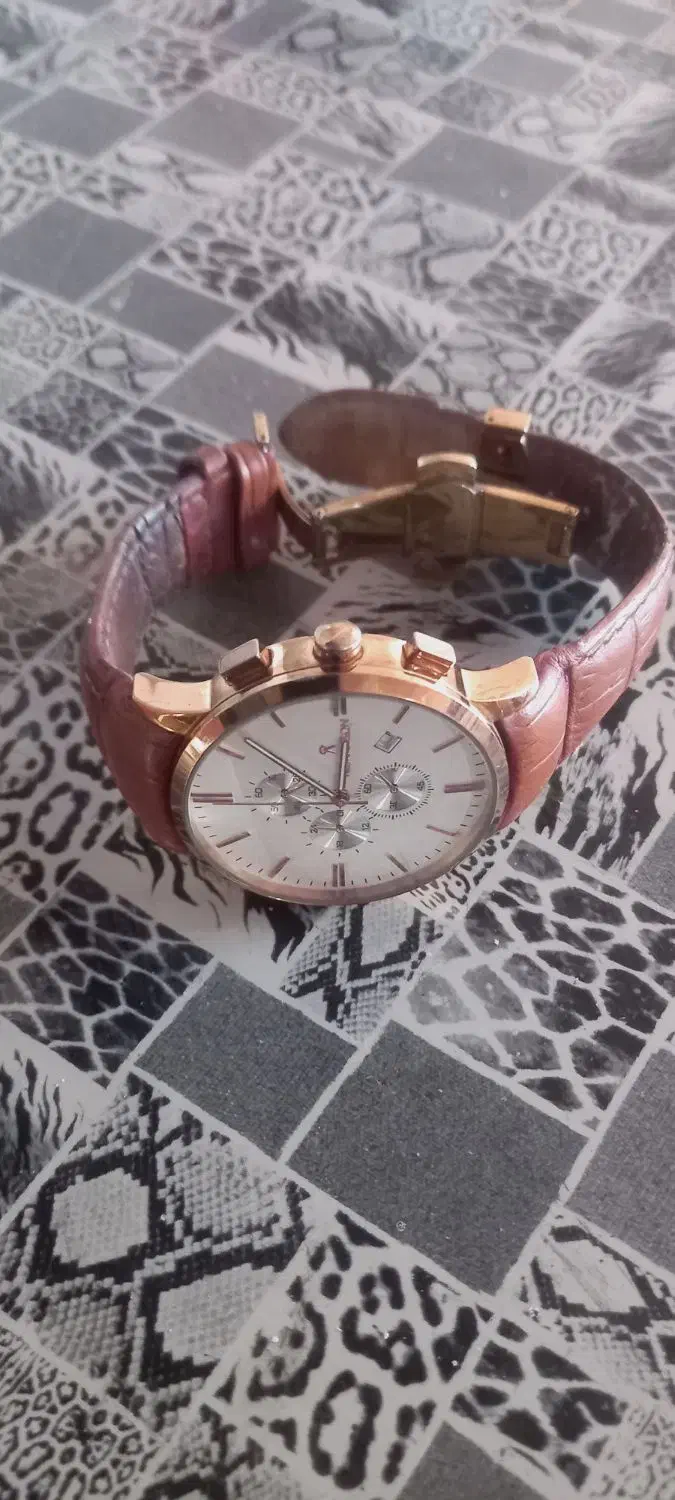 ساعت رومنسون|ساعت|خسروشاه, |دیوار