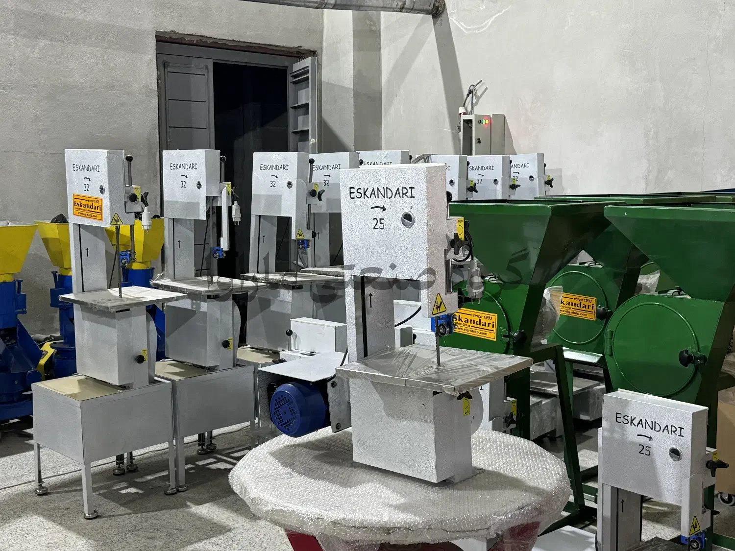 استخوان بر اره فلکه قصابی مرغ ماهی  خردکن ایستاده|فروشگاه و مغازه|ساری, |دیوار