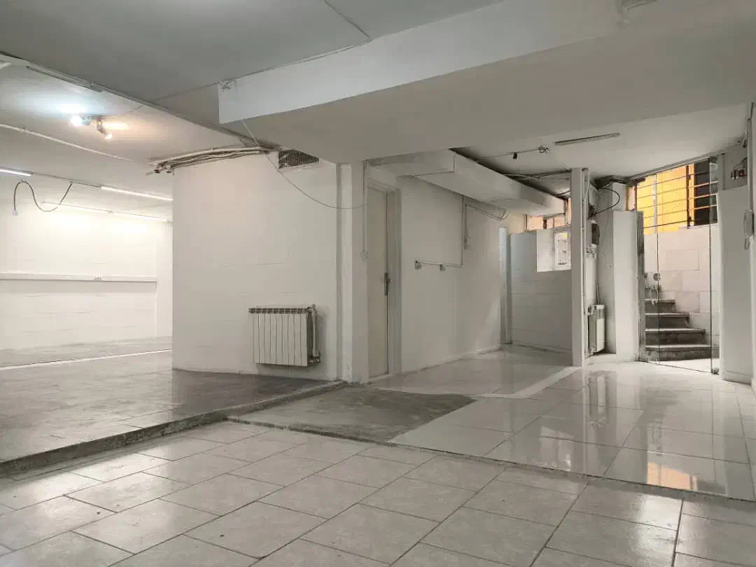 ویلا دربست زیبا ۳۰۰ متر بنای مفید