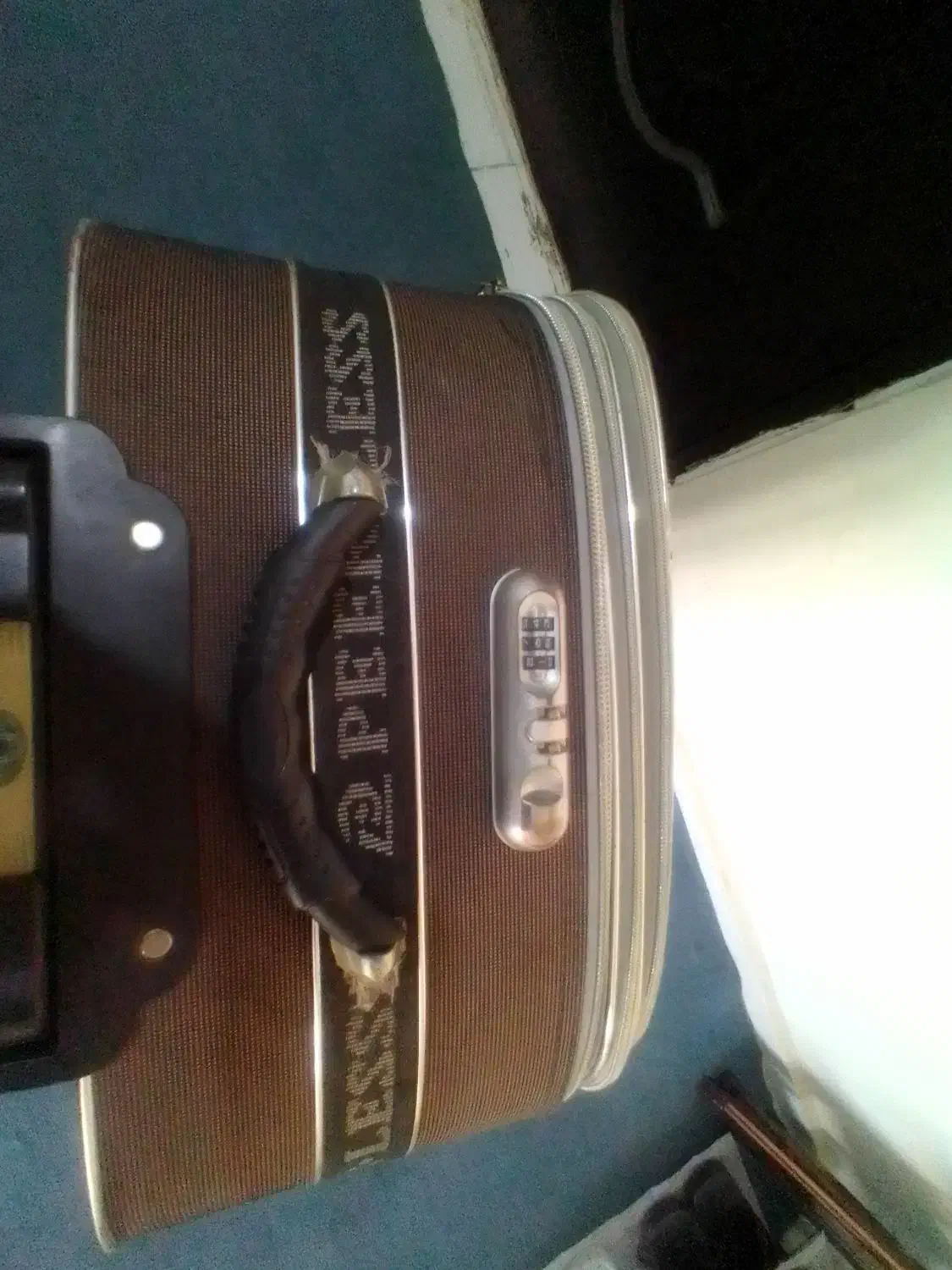 چمدان چرخدار با چرخ دوبل و قفل رمزدار بزرگ سایز|کیف، کفش، کمربند|پرند, فاز ۶|دیوار