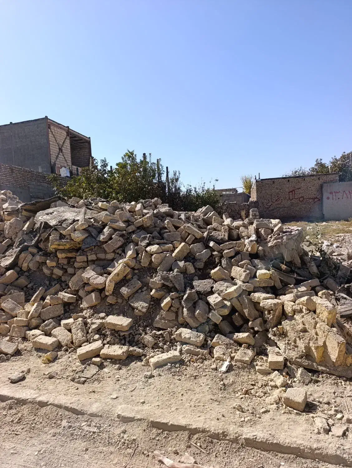 زمین حاشیه 12در 23باامتیاز کامل در بهترین موقعیت|فروش زمین و ملک کلنگی|چناران, |دیوار