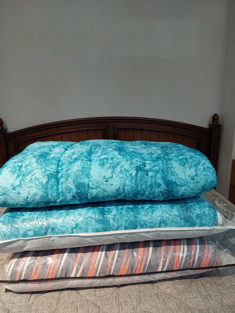 تشک زمینی مسافرتی و مهمان و بالش|رختخواب، بالش، پتو|اصفهان, سپاهان‌شهر|دیوار