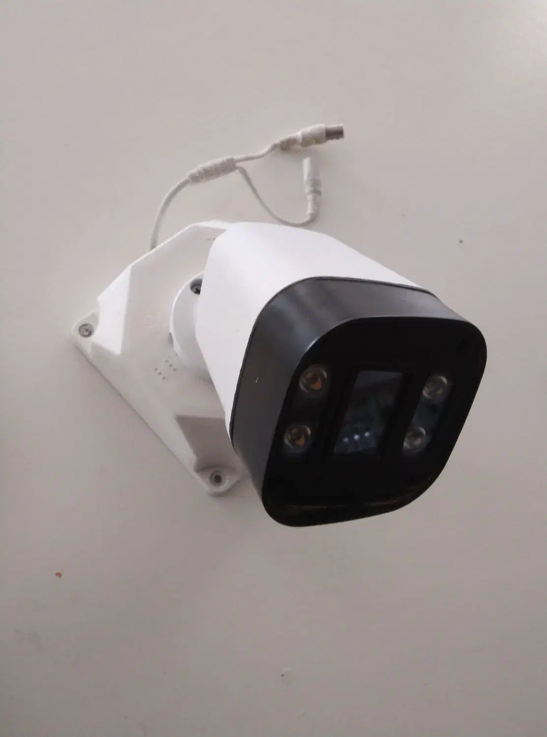 دوربین مدار بسته|دوربین مداربسته|شیراز, فرهنگ شهر|دیوار