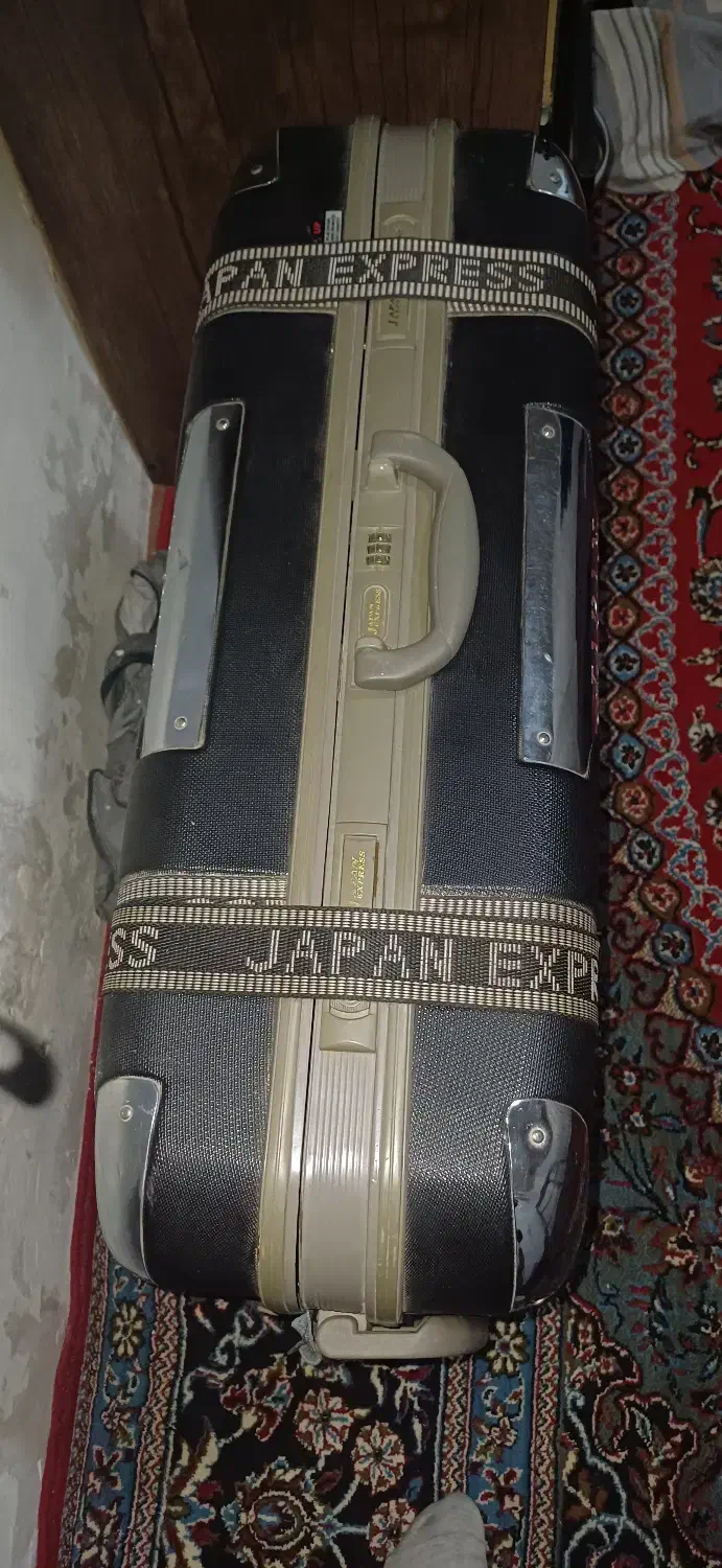 چمدان مسافرتی بزرگ|کیف، کفش، کمربند|بروجرد, |دیوار