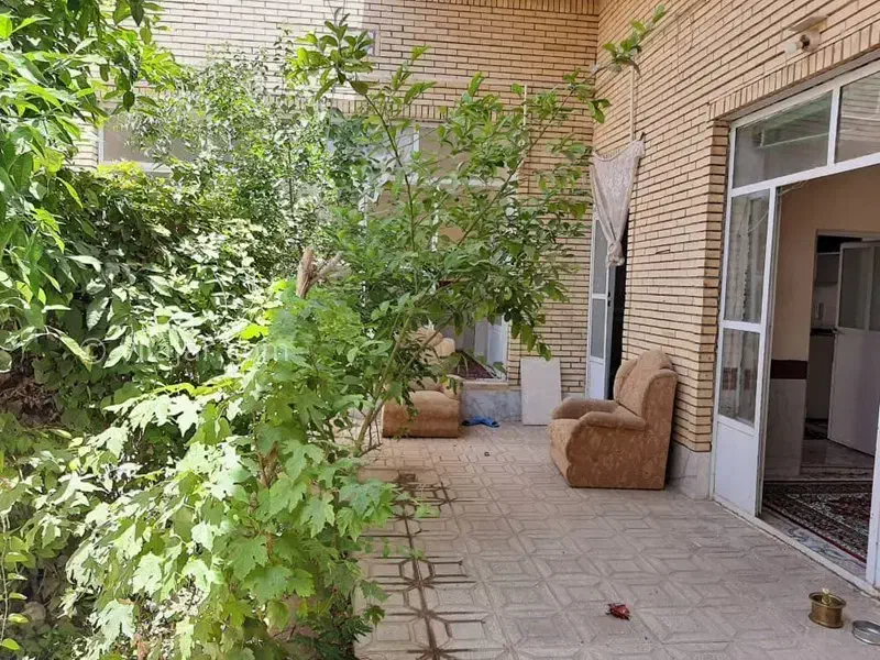 آپارتمان همکف حیاط دار