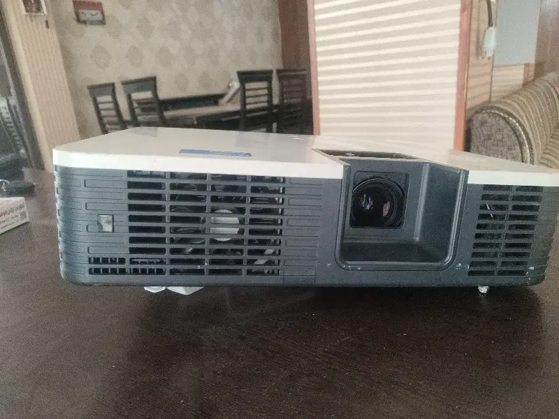 ویدیو پروژکتور نو نو تازه سرویس شده Casio|تلویزیون و پروژکتور|شیراز, عفیفآباد|دیوار