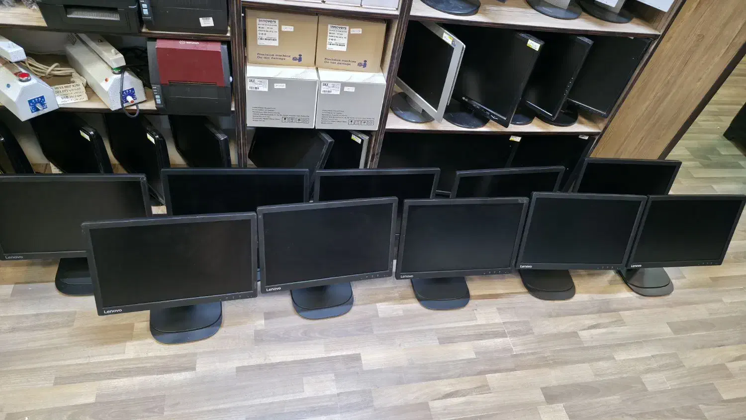 مانیتور لنوو ۲۰ اینچ پایه آسانسوری led|قطعات و لوازم جانبی رایانه|تهران, ایرانشهر|دیوار