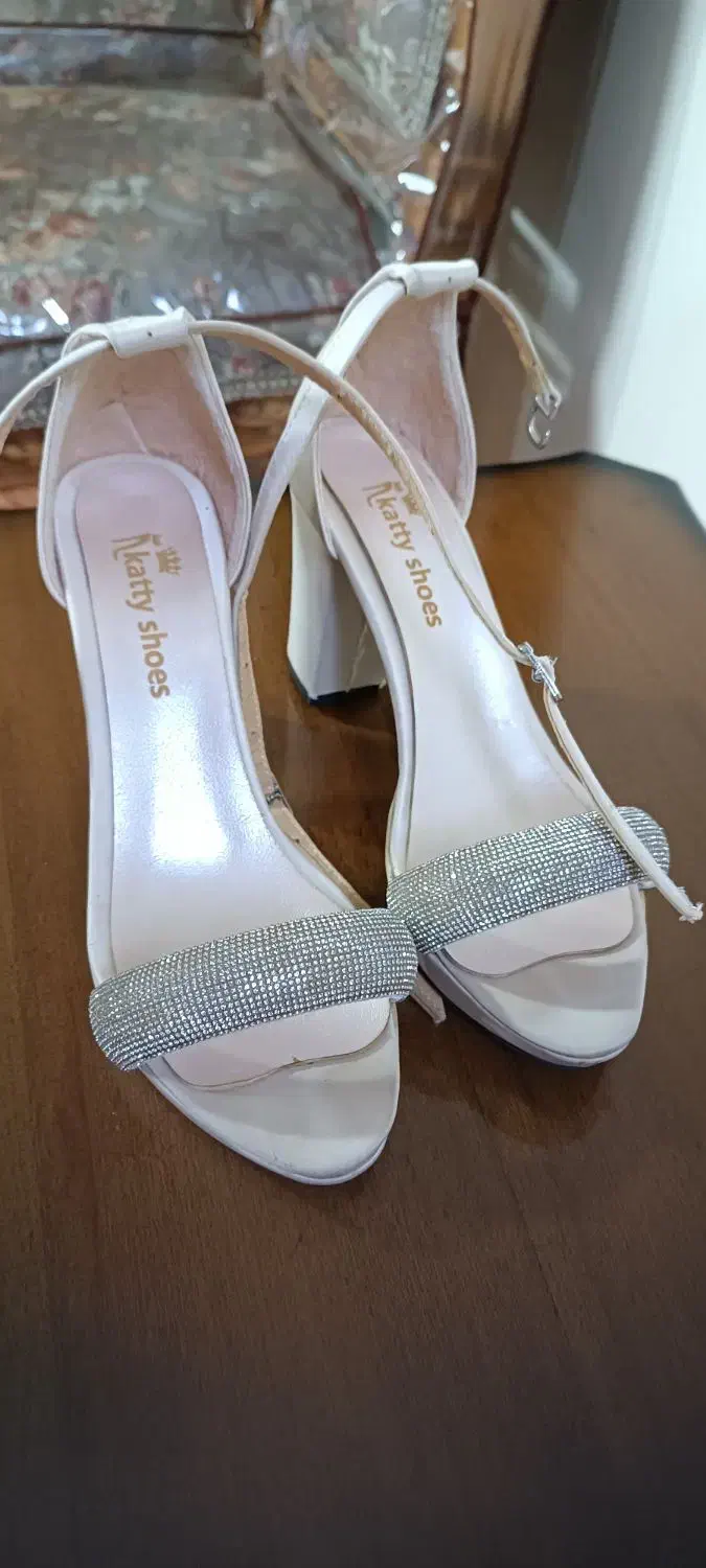 کفش|کیف، کفش، کمربند|شهریار, شهریار|دیوار