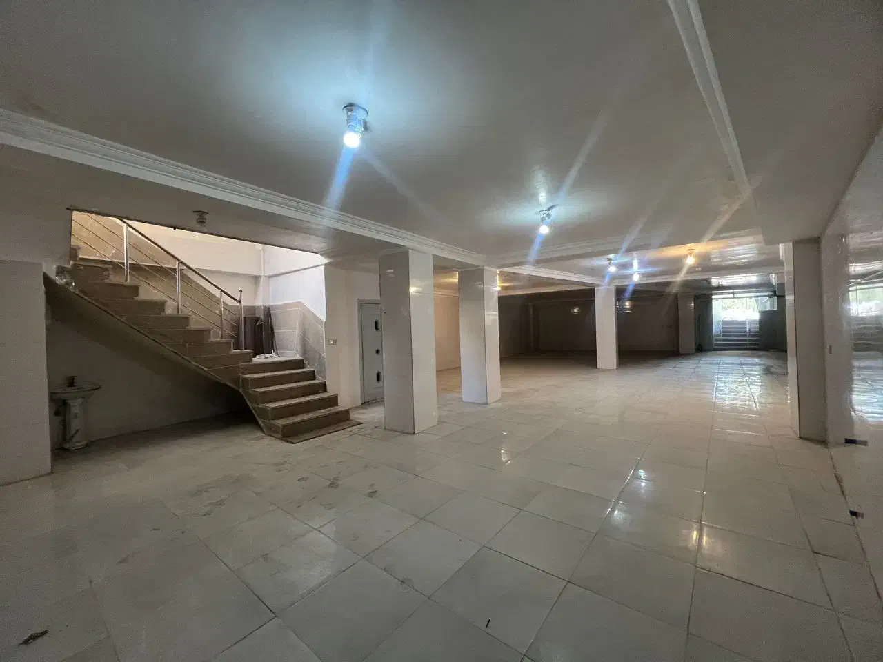 اجاره مغازه ۲۵۰ متری|اجارهٔ مغازه و غرفه|آبدانان, |دیوار