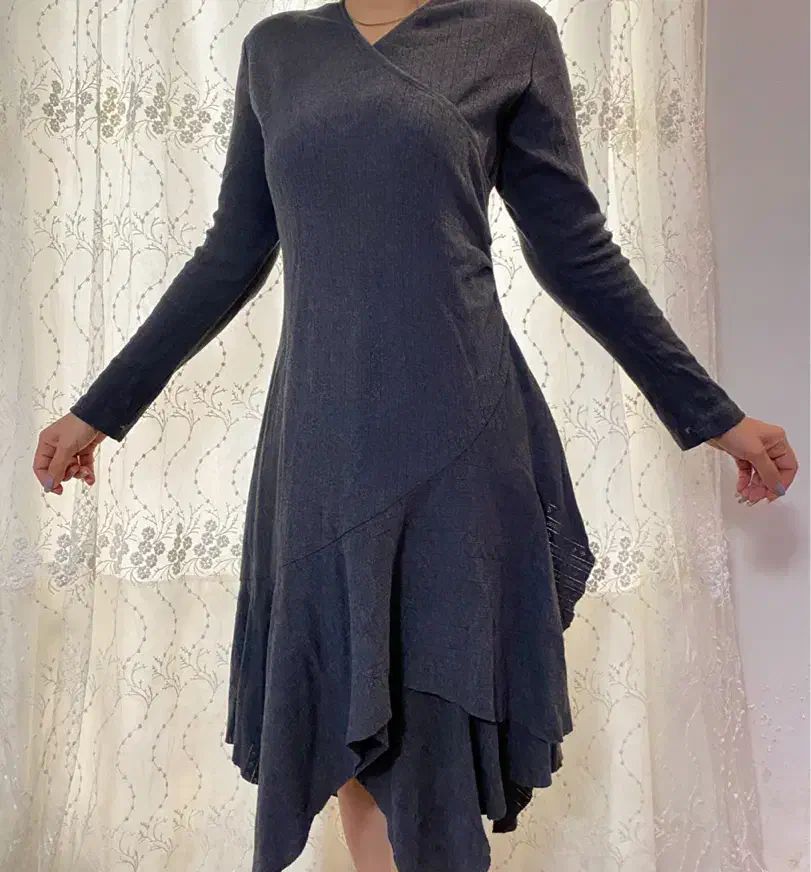 لباس زنانه|لباس|لاهیجان, شیشه گران|دیوار