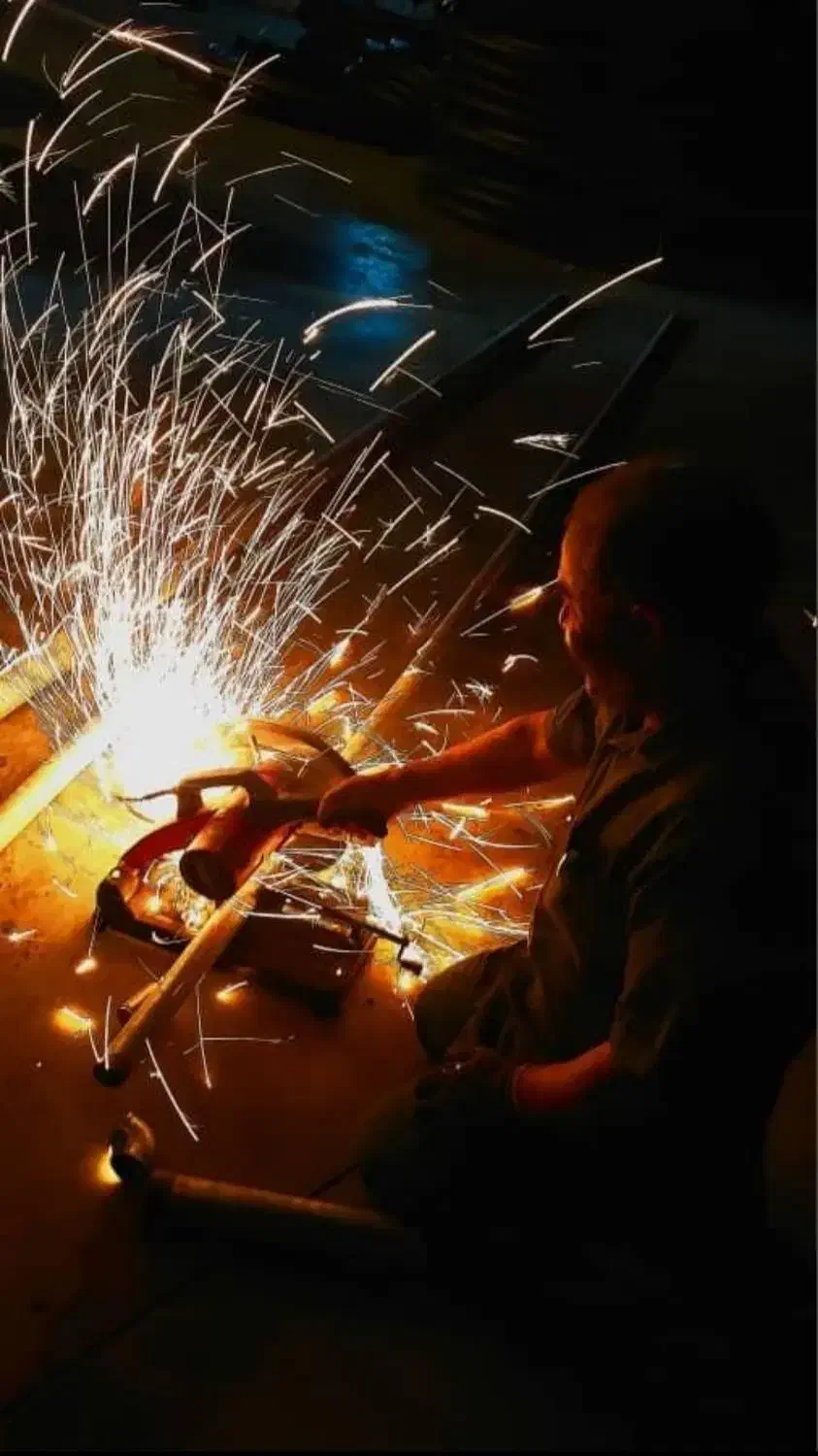 جوشکار جوشکاری برشکاری و نبشی کشی|خدمات پیشه و مهارت|کرمان, |دیوار