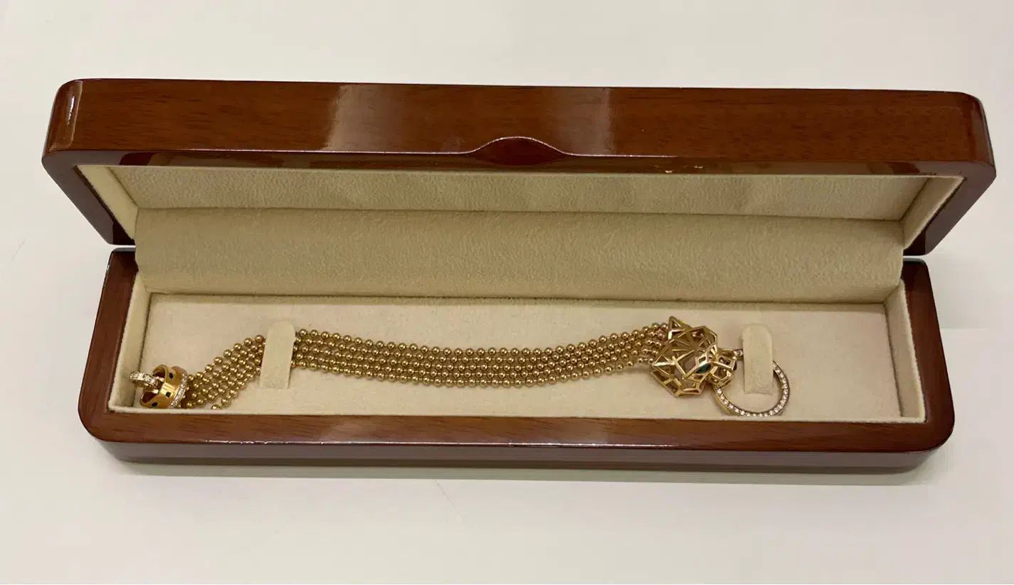 دستبند طلا-اثرفاخر از برند معروف با شناسنامه|جواهرات|تهران, فرمانیه|دیوار