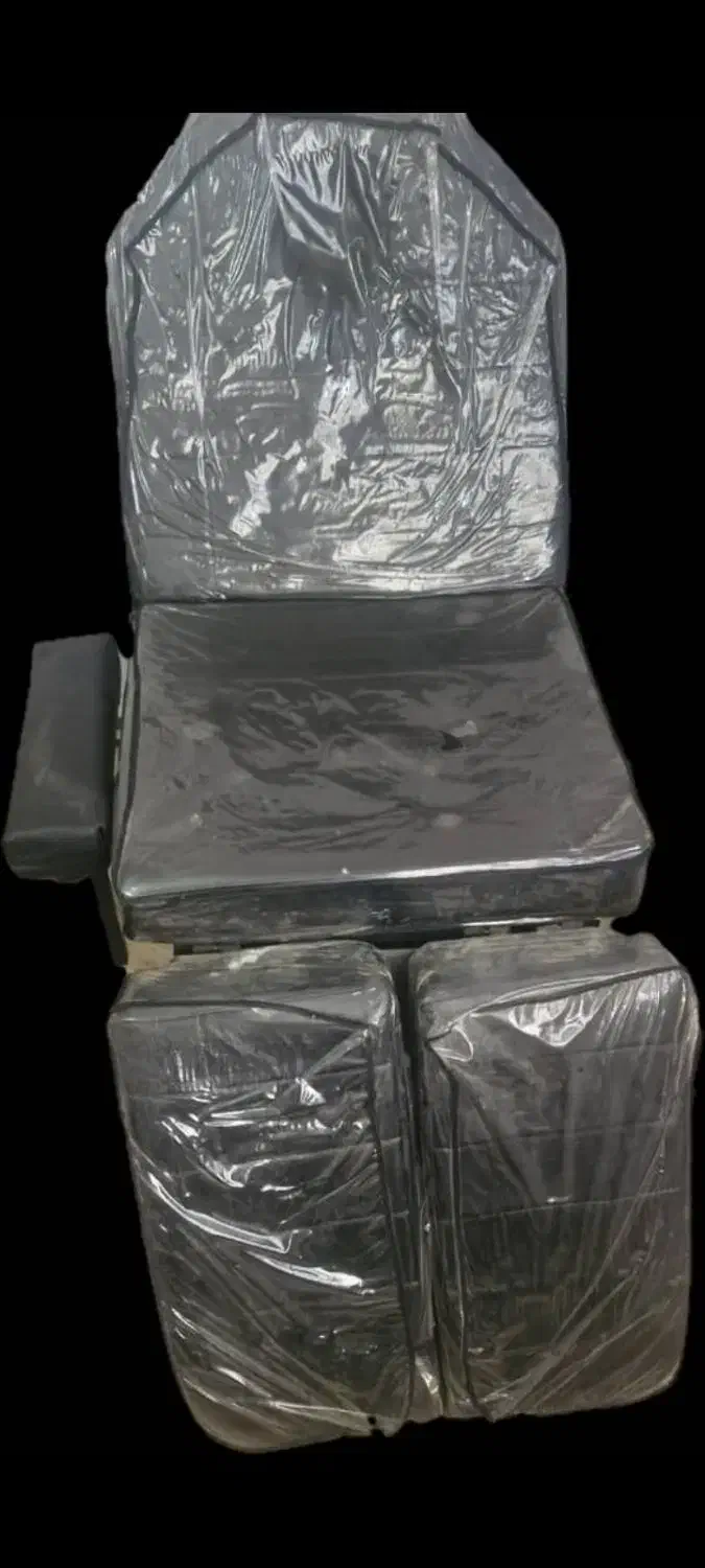 صندلی تتو|آرایشگاه و سالنهای زیبایی|پرند, فاز ۵|دیوار