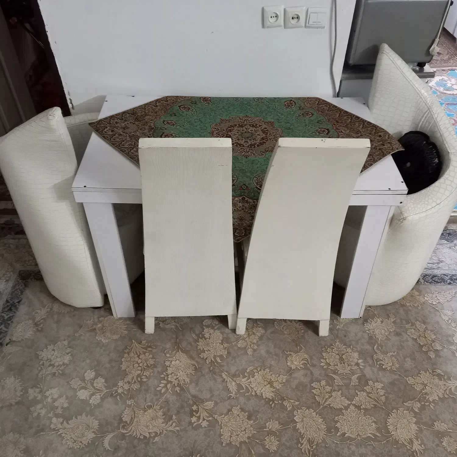 میز نهارخوری هم میشه ۴ نفره و هم ۶ نفره|میز و صندلی غذاخوری|بیرجند, |دیوار