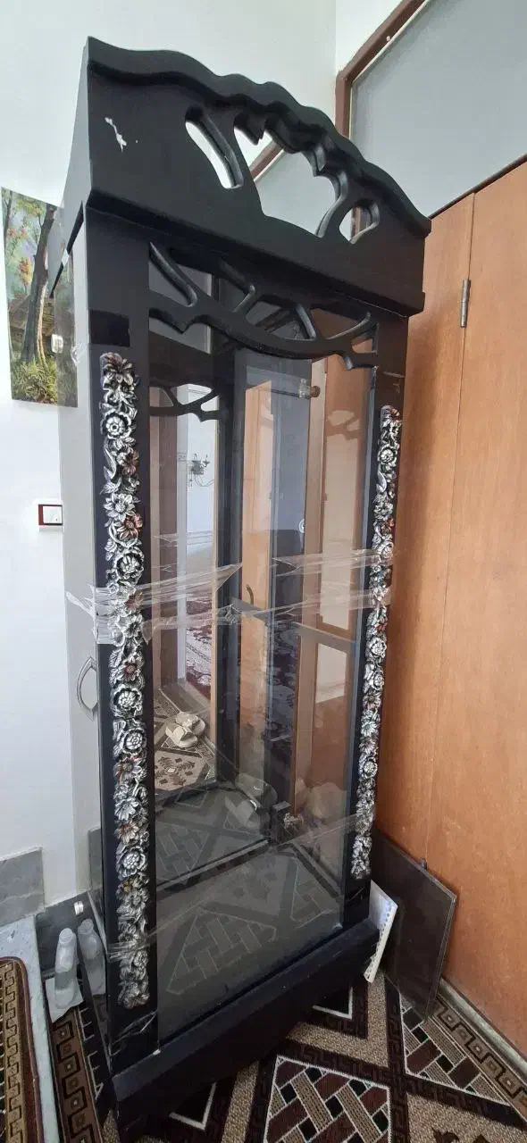 بوفه در حد نو کاملا تمیز و دارای 4طبقه شیشه ای|بوفه، ویترین، کنسول|مشگین شهر, |دیوار