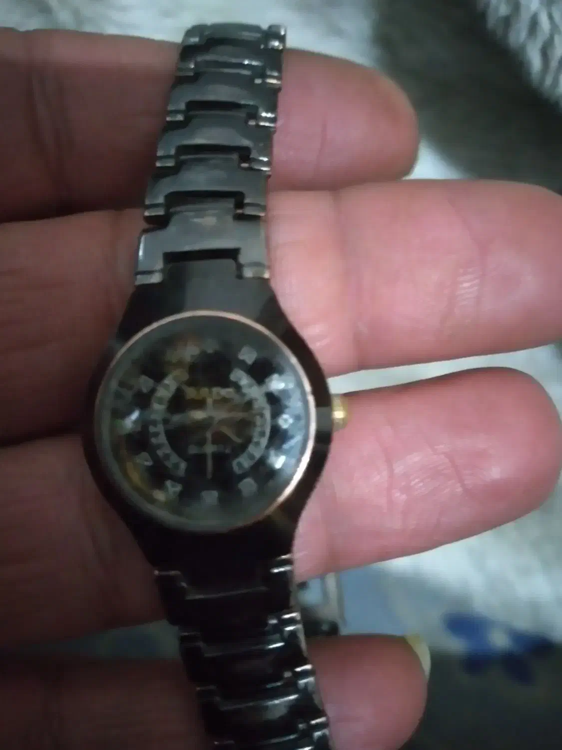 به علت استفاده نکردن|ساعت|نسیم‌شهر, |دیوار