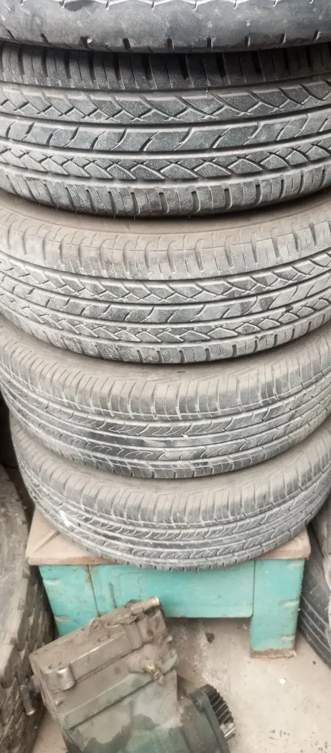 لاستیک سایز ۱۴ پژو|قطعات یدکی و لوازم جانبی|قروه, |دیوار