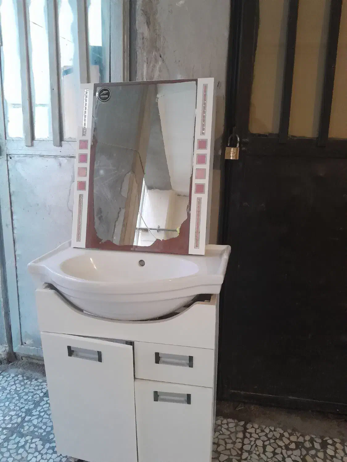 روشویی کابینتی با اینه|لوازم سرویس بهداشتی|قائم‌شهر, |دیوار