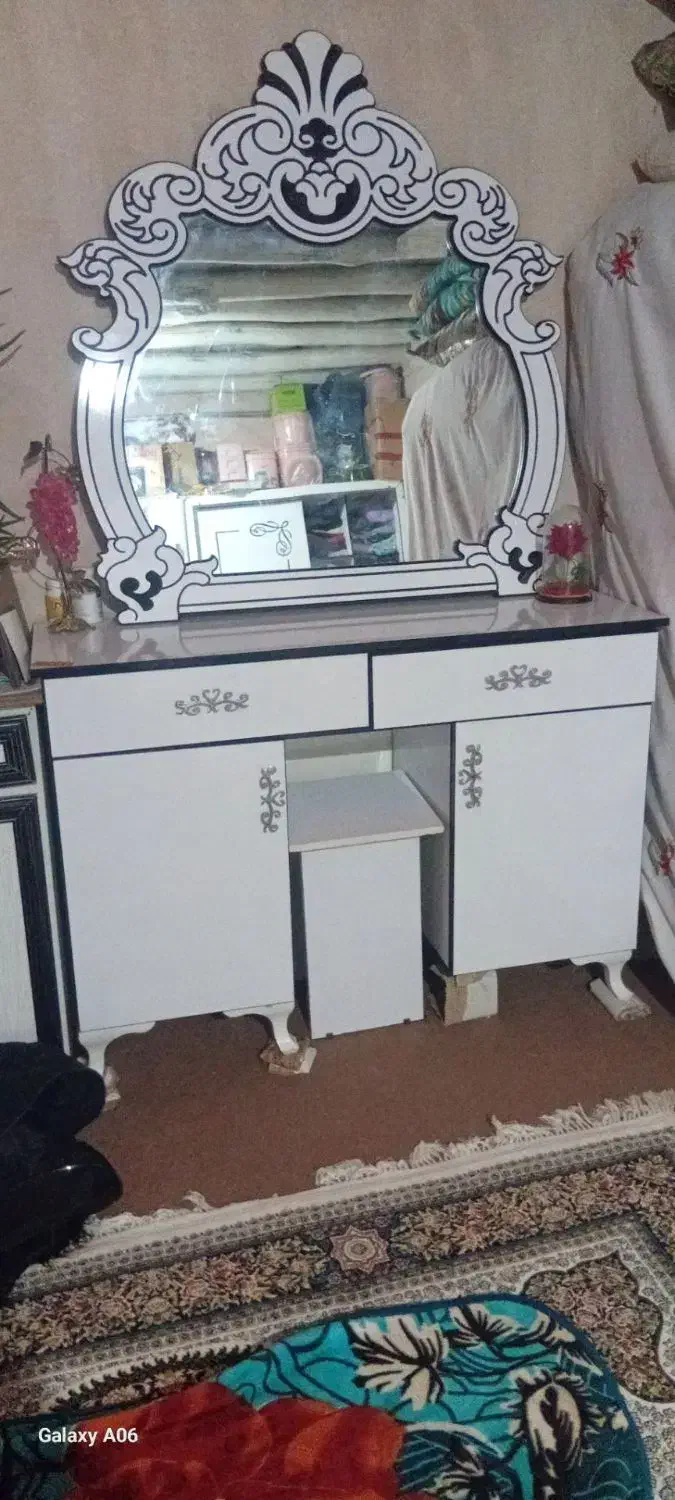 میزآرایش باآینه وصندلی|تخت و سرویس خواب|سلماس, |دیوار