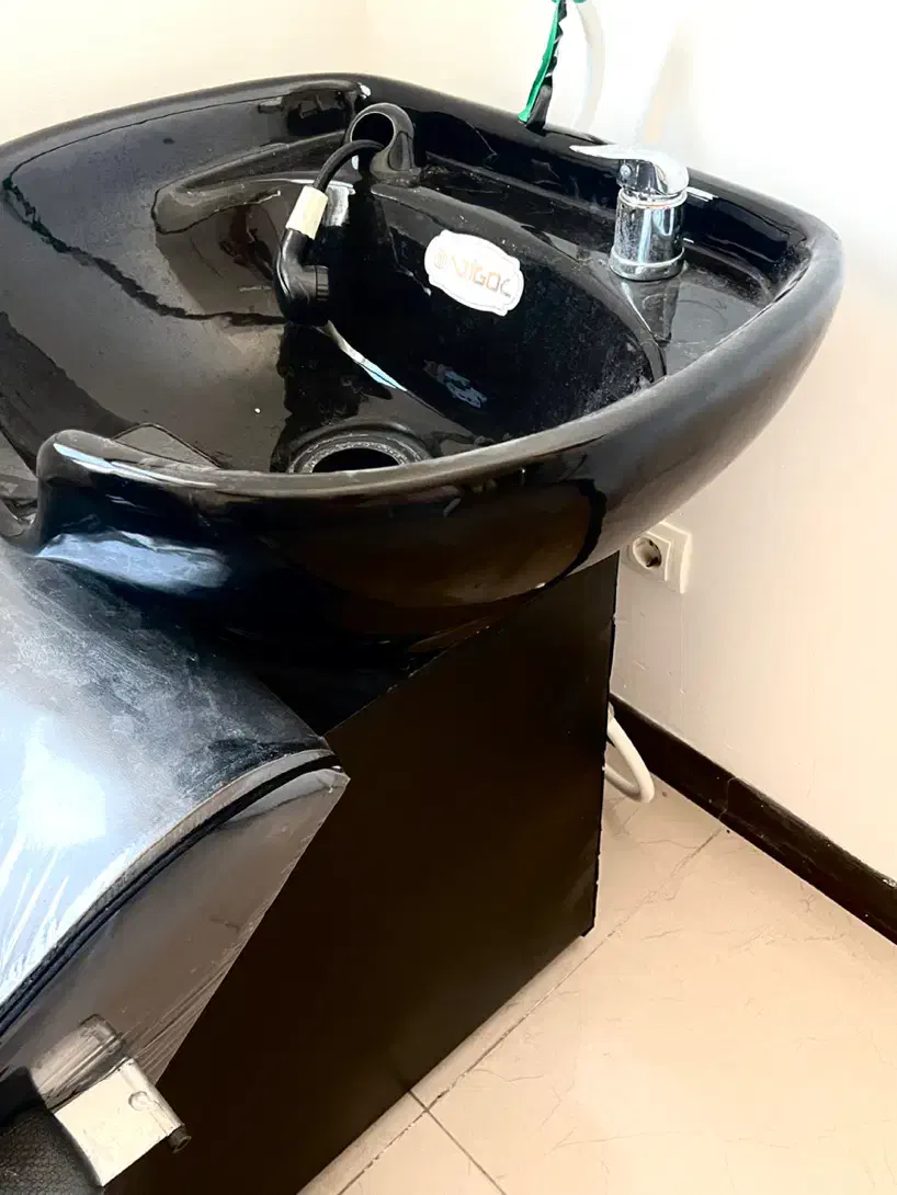 سرشور ارایشگاه نو|آرایشگاه و سالن‌های زیبایی|ساری, |دیوار