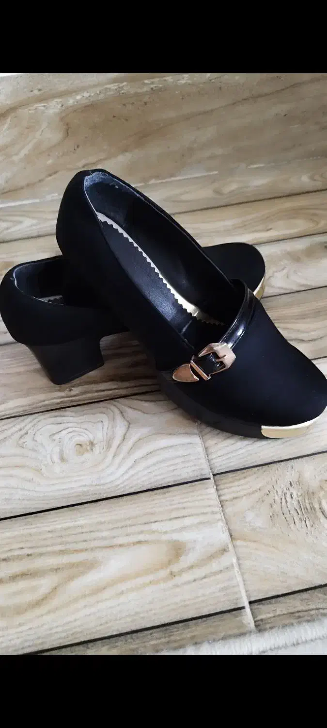 کفش مجلسی|کیف، کفش، کمربند|اسفراین, |دیوار