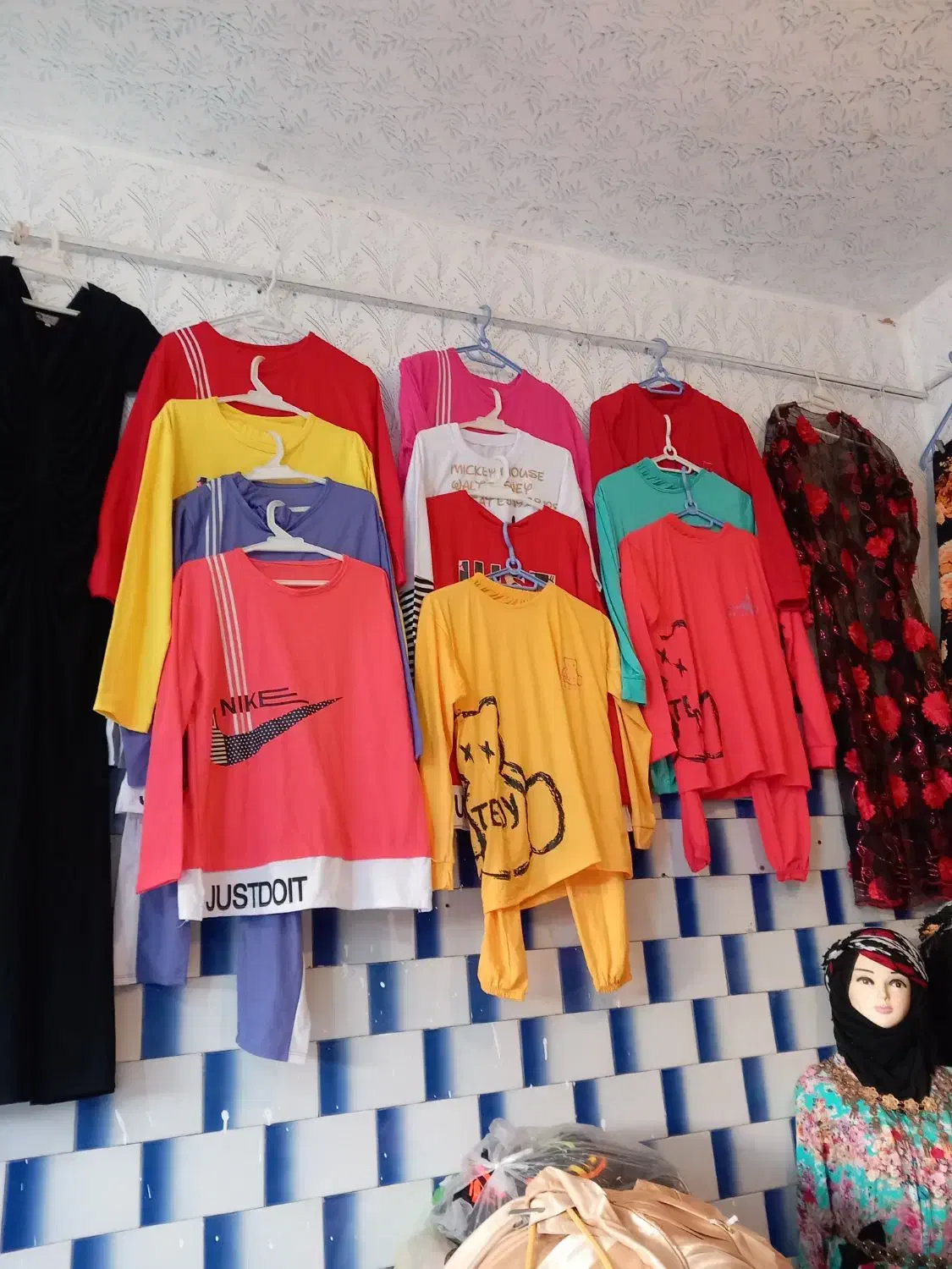 جفتی ۳۰۰|لباس|آبدانان, |دیوار