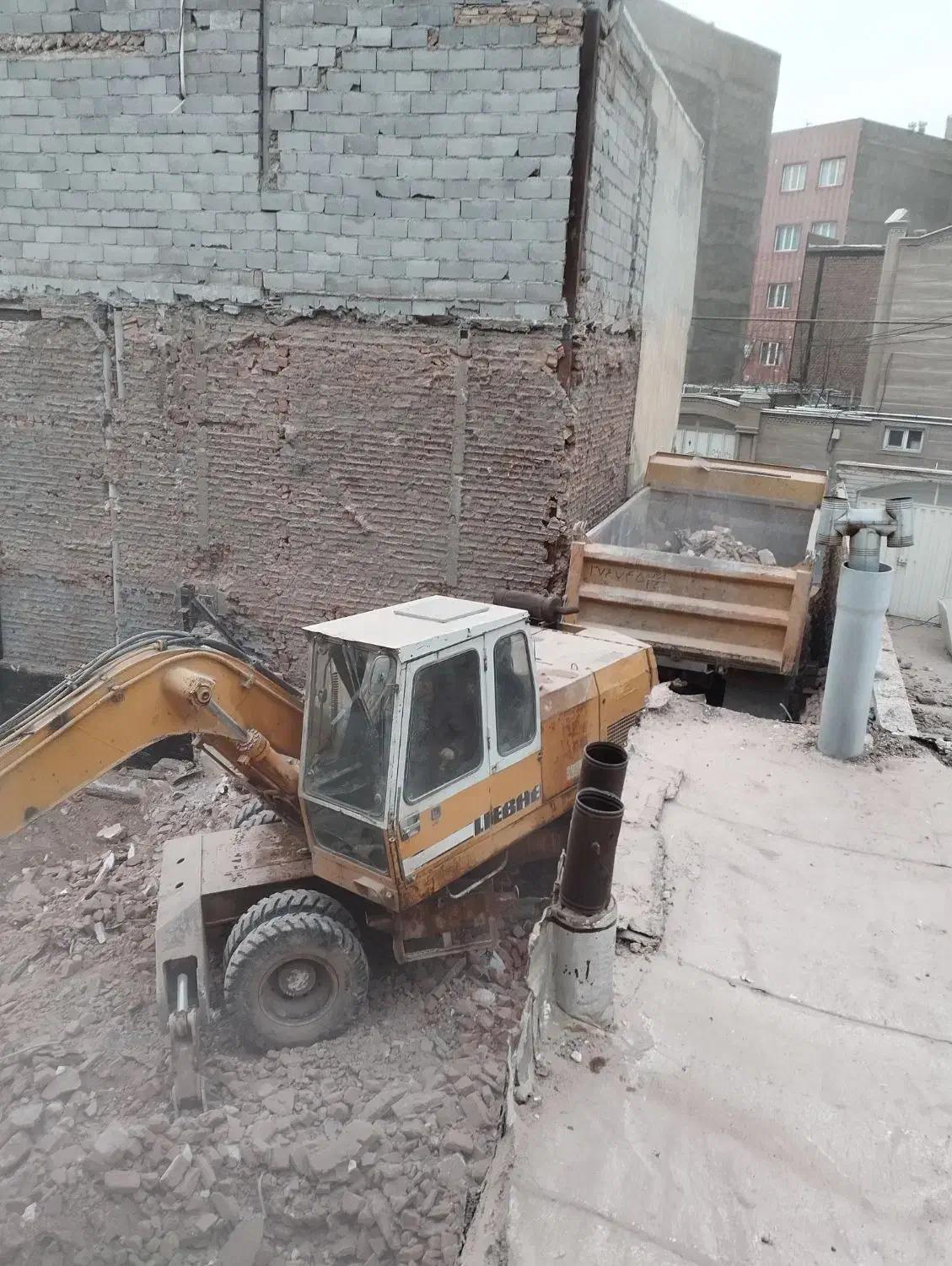 تخریب ساختمان و خاکبرداری|خدمات پیشه و مهارت|تبریز, |دیوار