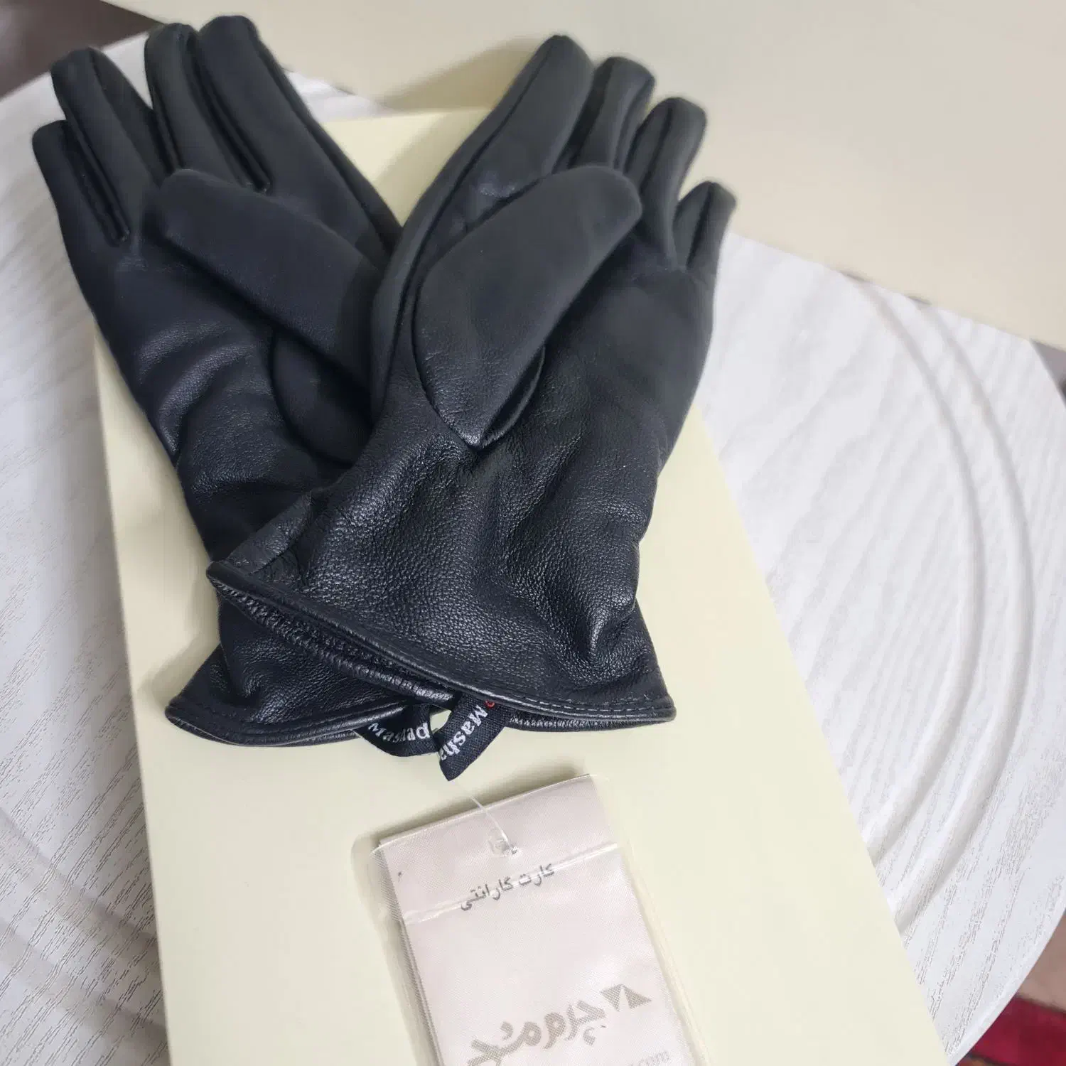 دستکش چرم مشهد زنانه مشکی آکبند با جعبه هدیه کادو|لباس|مشهد, شریف|دیوار