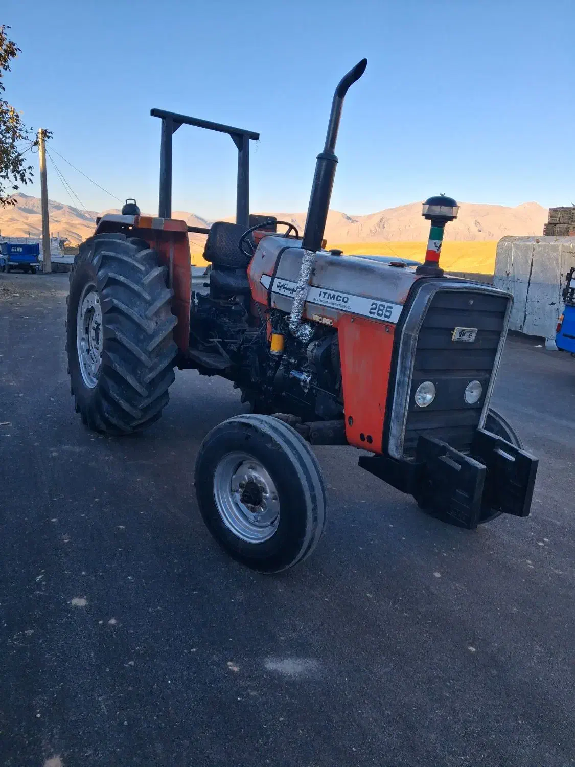 تراکتور۲۸۵مدل۸۰درحدصفرعتیقه|خودرو سنگین|فیروزآباد (لرستان), |دیوار