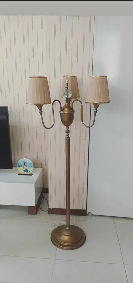 اباژور سه شاخه|چراغ خواب و آباژور|اصفهان, دستگرده|دیوار