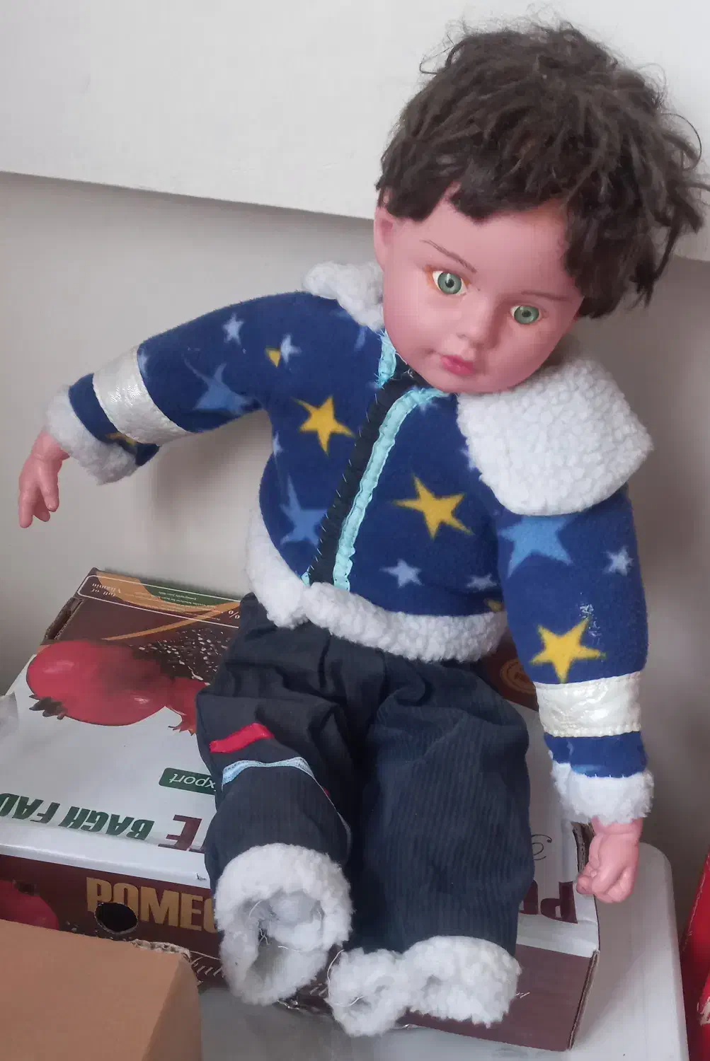 عروسک|اسباب‌بازی بچه|دماوند, دماوند|دیوار