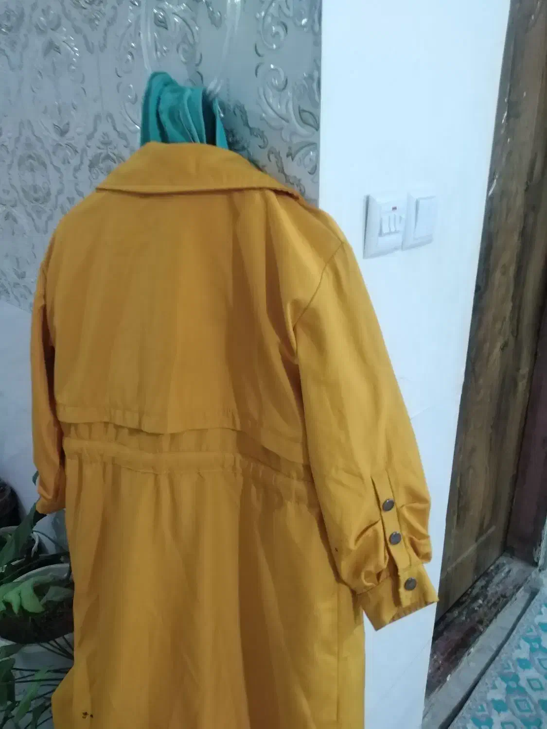 بارانی|لباس|نیشابور, ده حلاج|دیوار