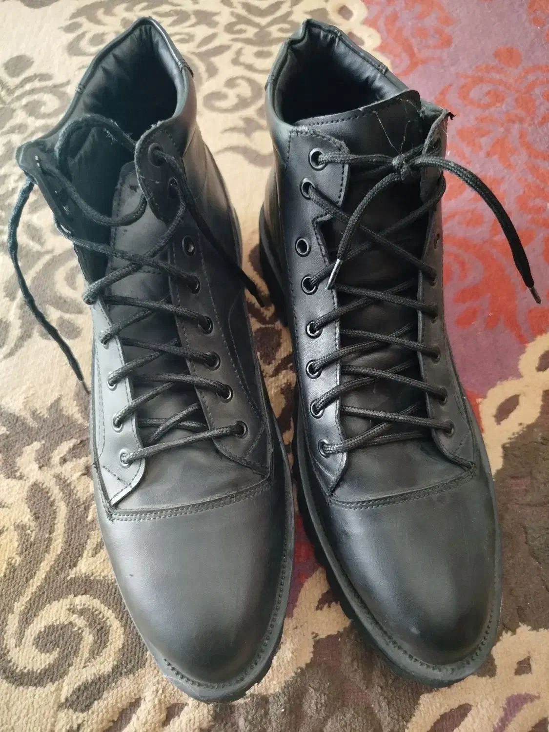 کفش نو|کیف، کفش، کمربند|کلاله, |دیوار