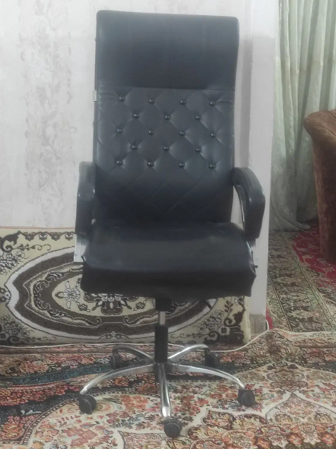 صندلی اداری سالم|صندلی و نیمکت|مشهد, فارغ التحصیلان|دیوار